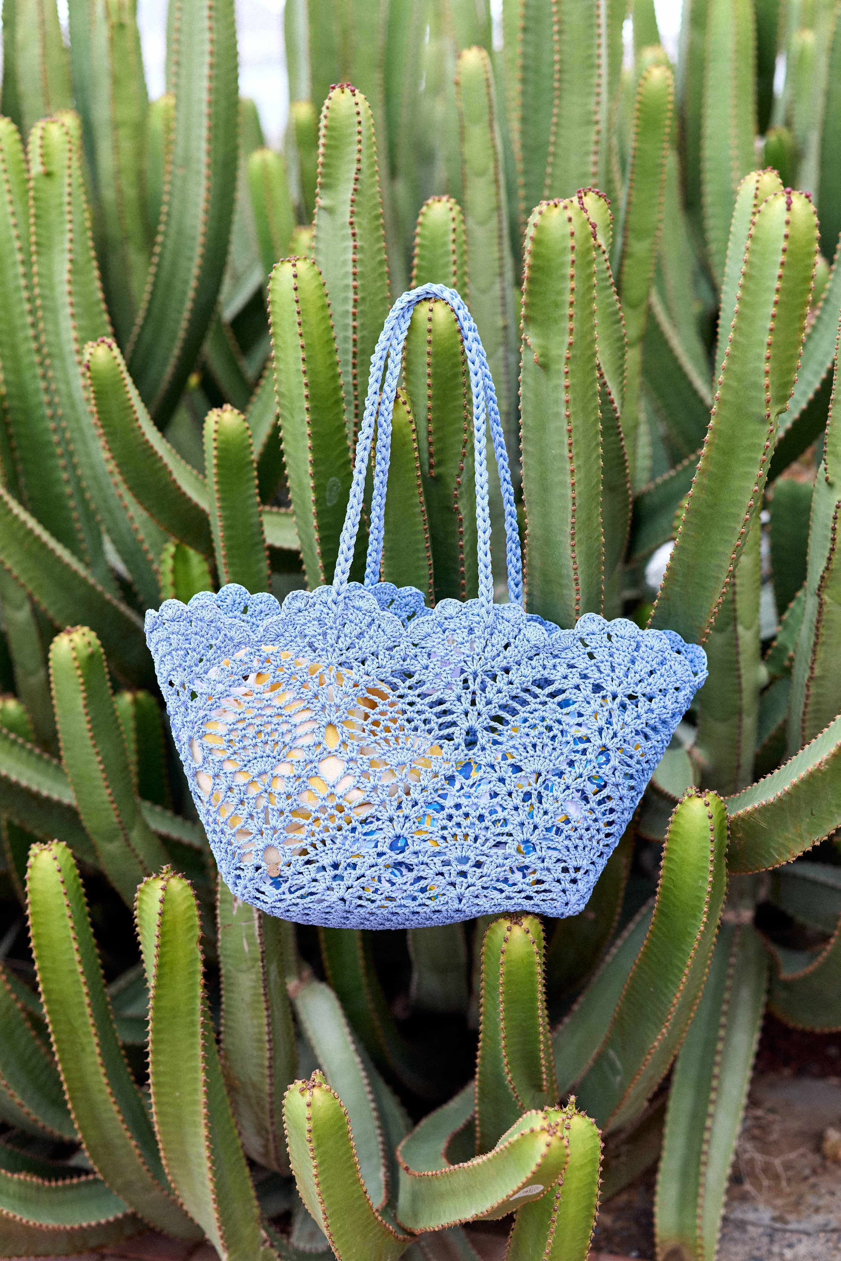 Blue openwork woven basket - Alexy