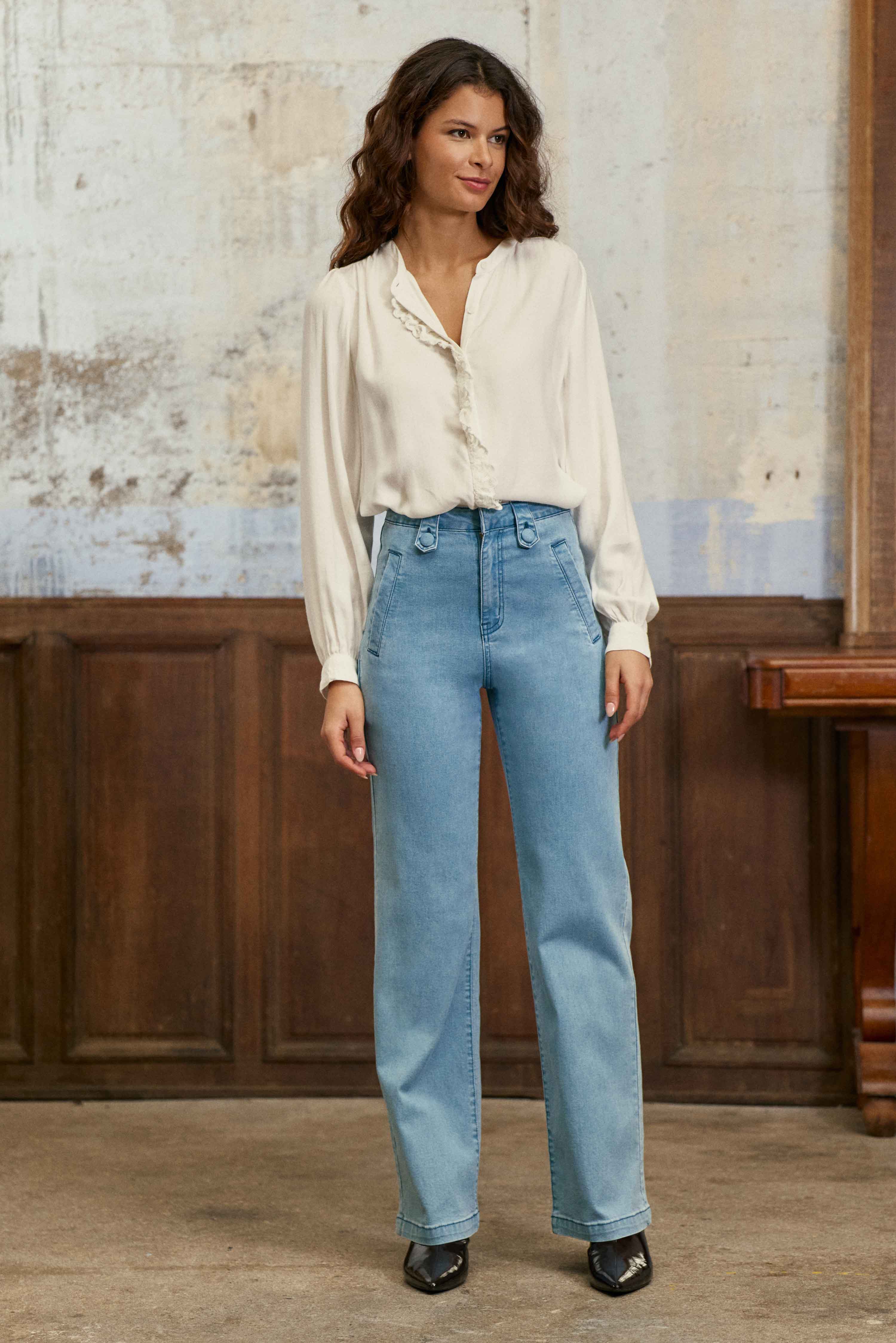Flowy blouse with ecru mandarin collar – Birdy