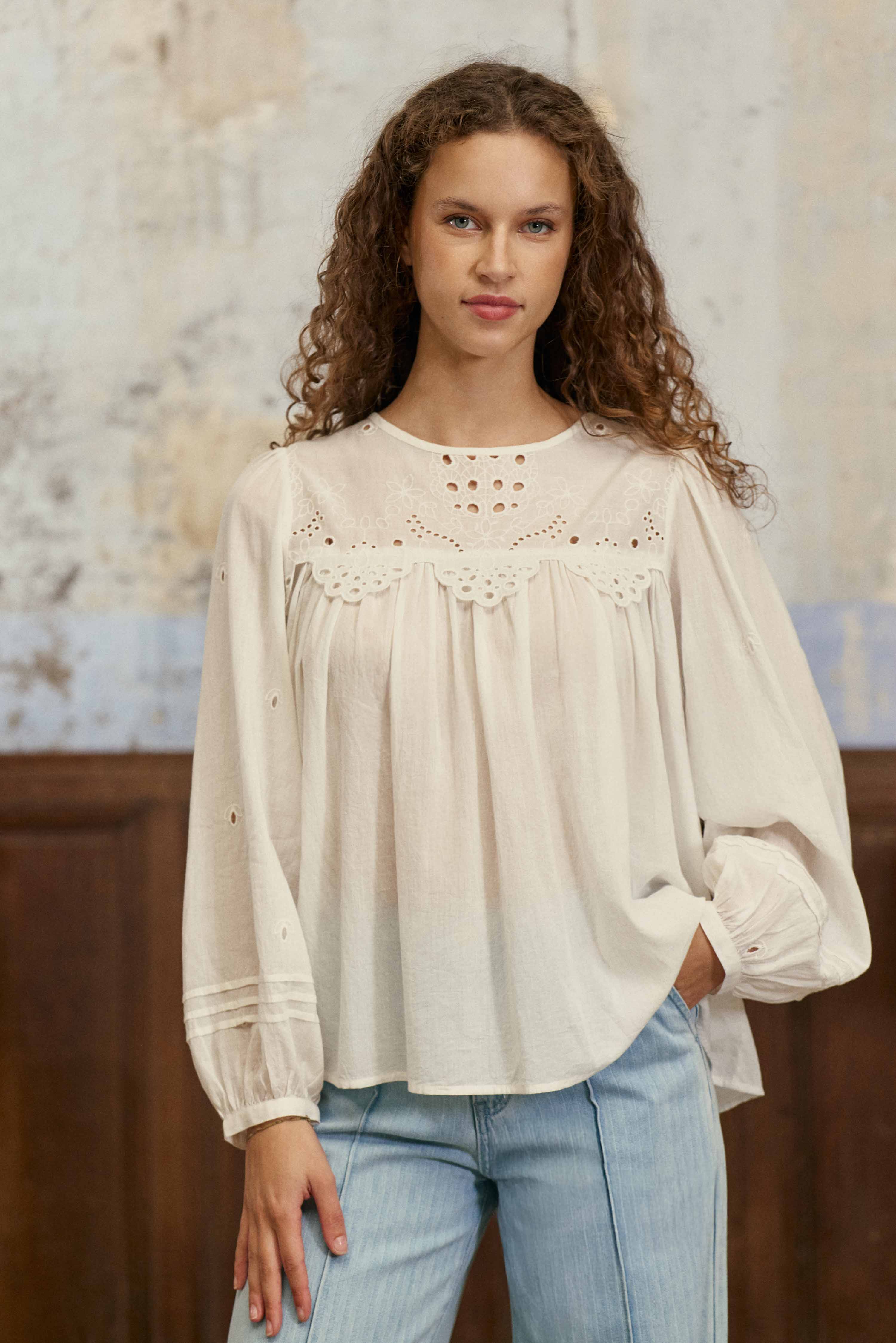 Ecru embroidered blouse – Brany