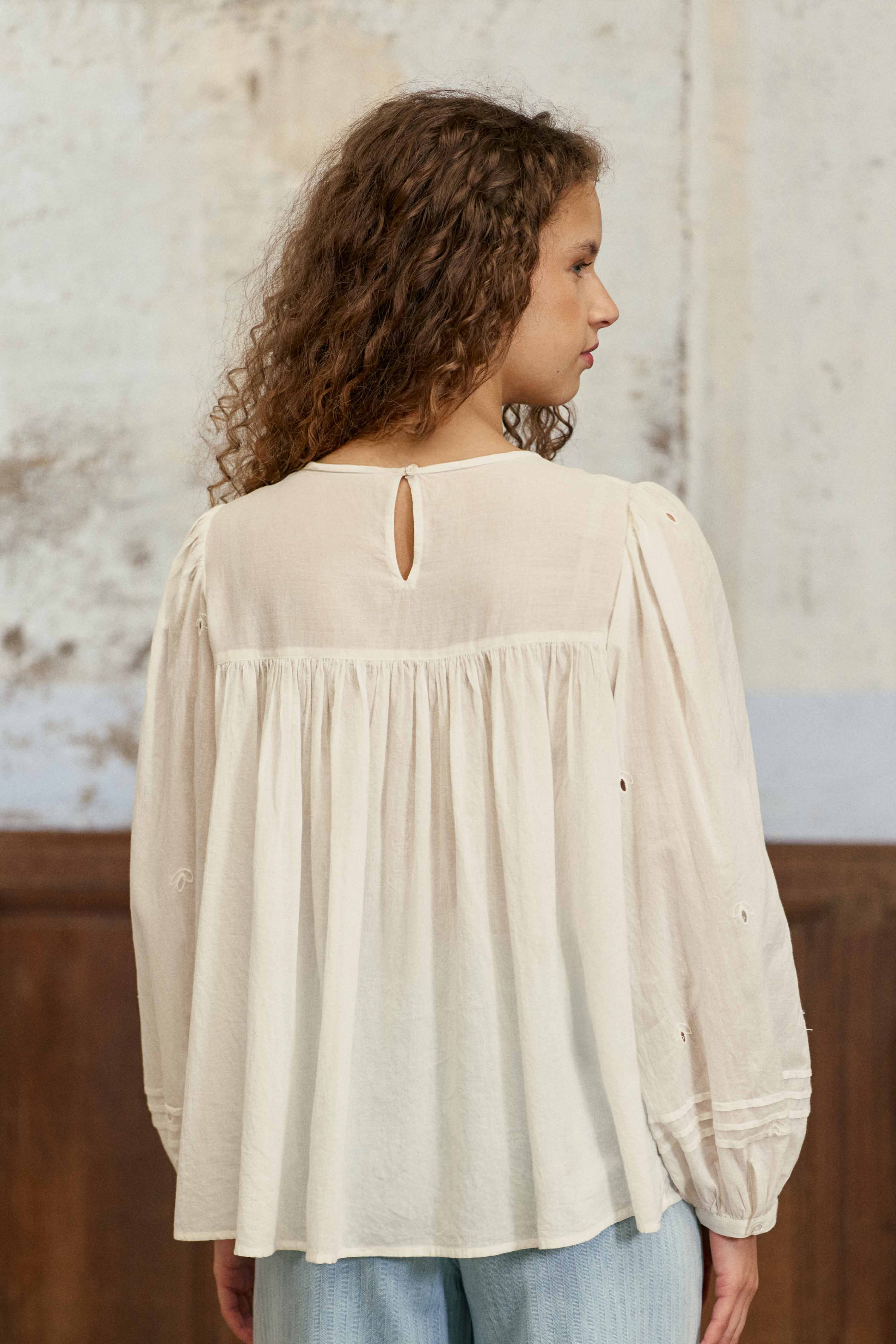Ecru embroidered blouse – Brany