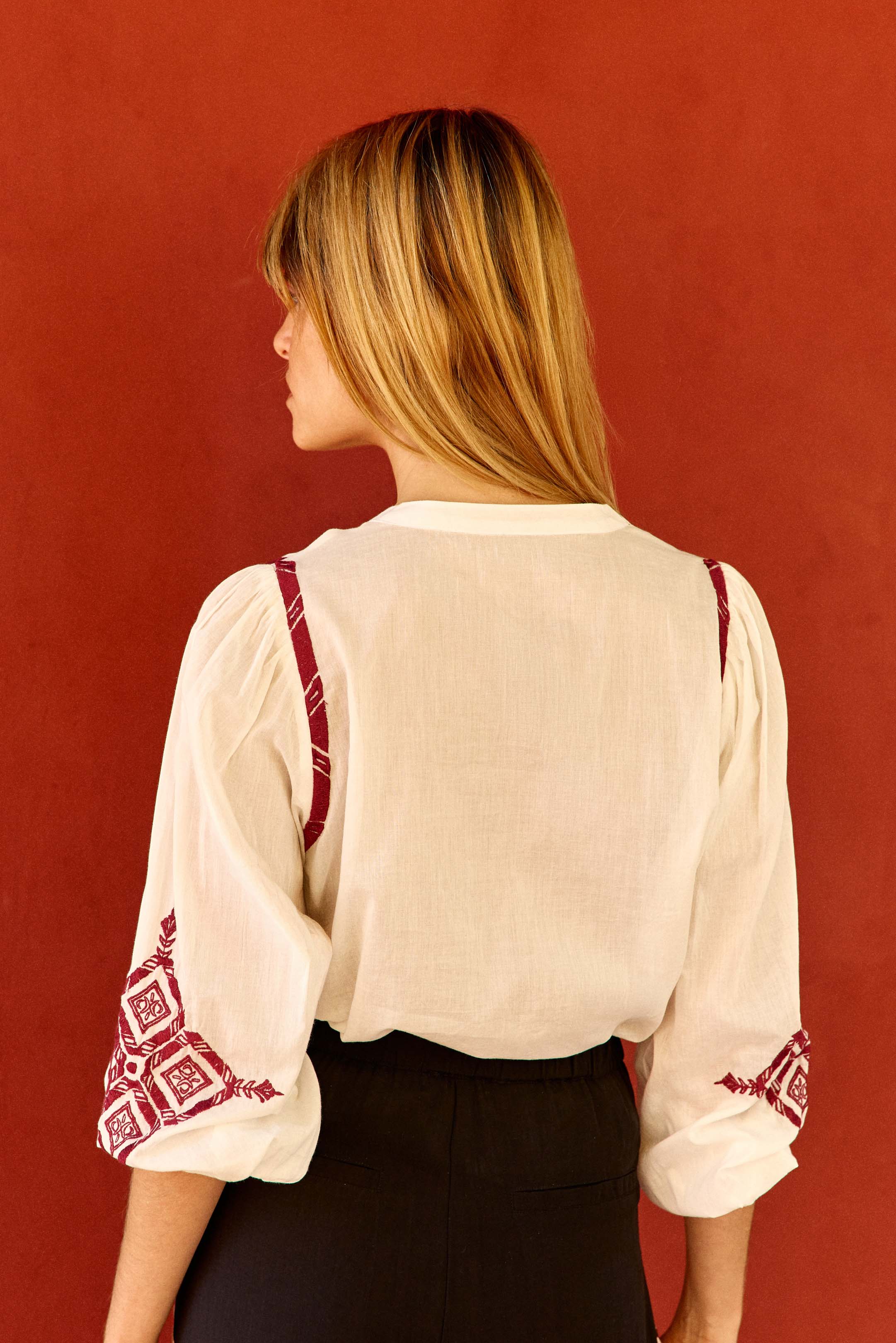 Braya - Gerade Bluse mit Stickereien