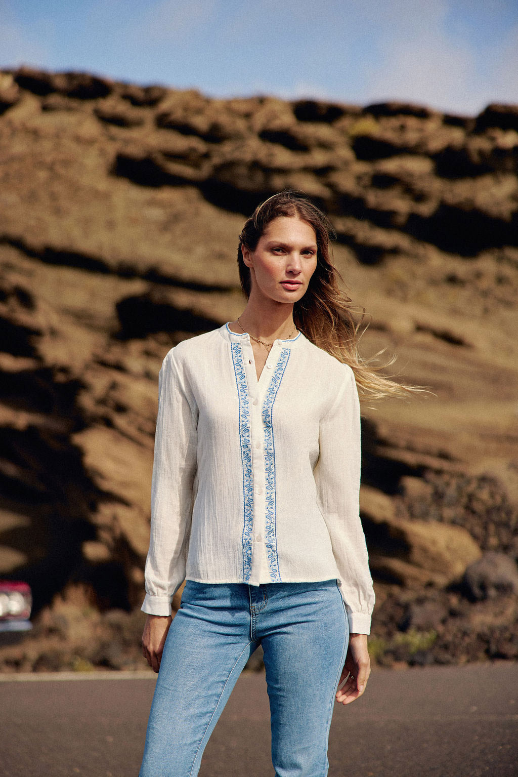 Blouse avec broderie blanc/bleu - Brielle