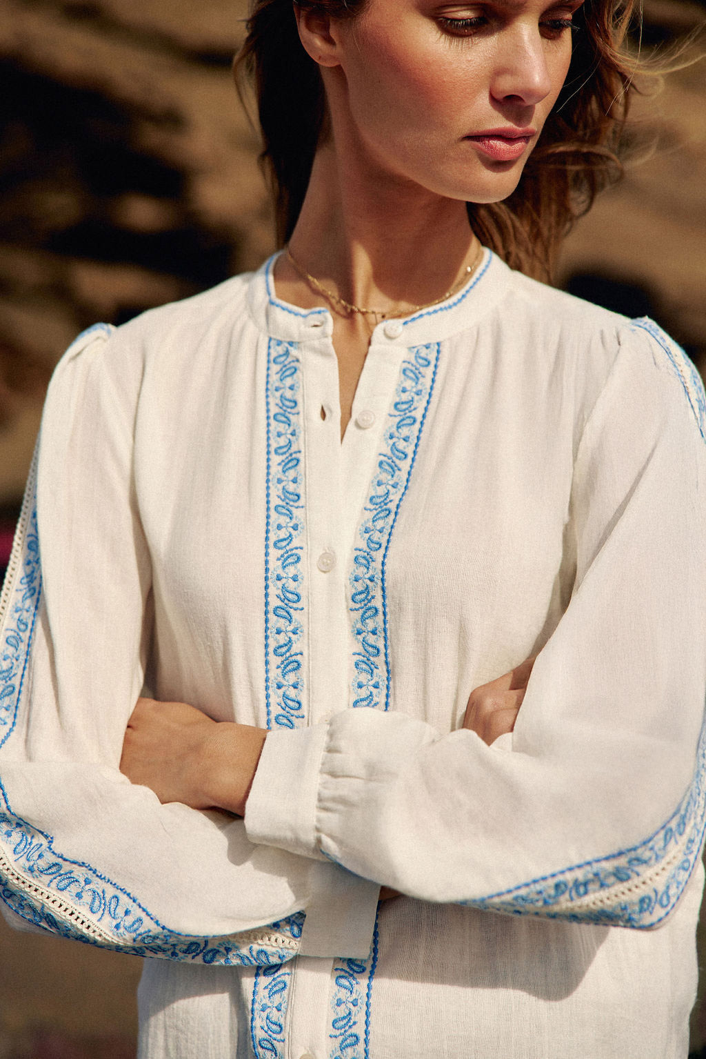 Blouse avec broderie blanc/bleu - Brielle