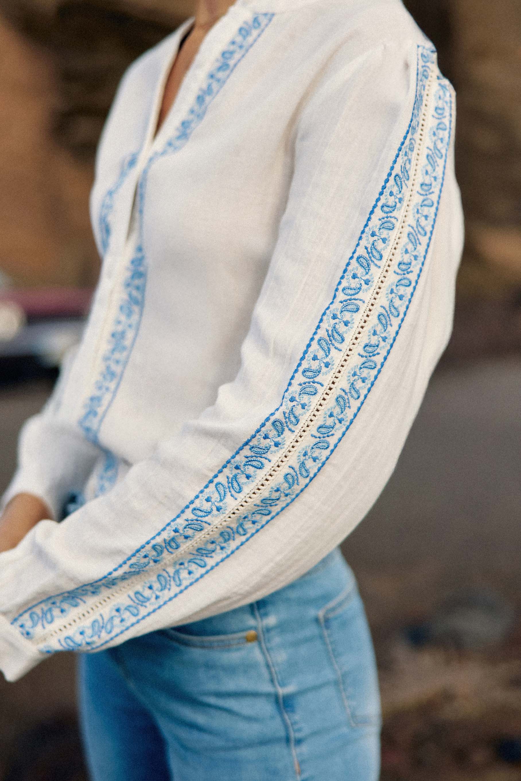 Blouse avec broderie blanc/bleu - Brielle