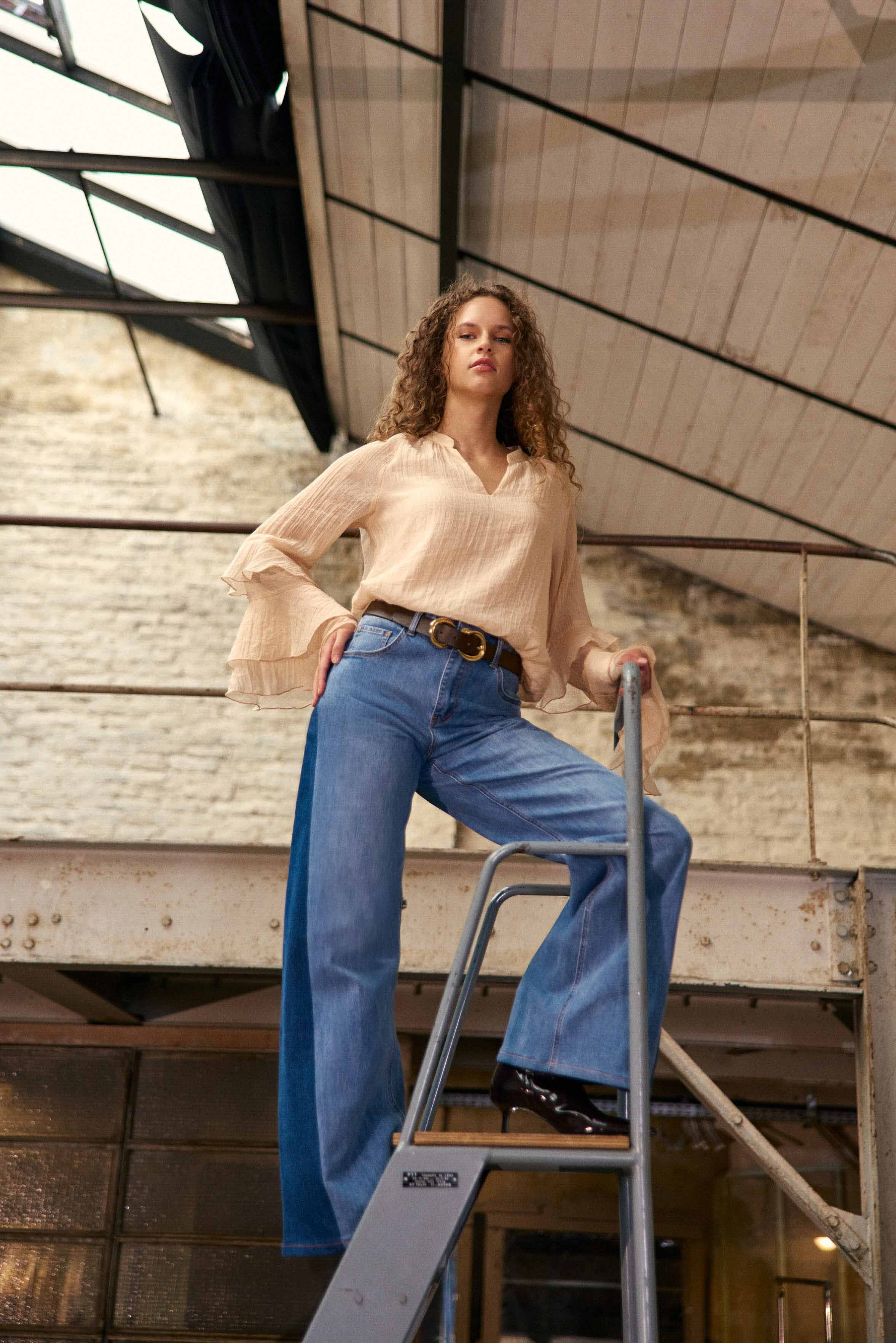 Blouse effet froissée manches à volants poudre – Brieta