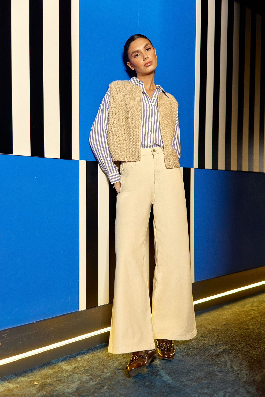 Beige sleeveless vest - Crea