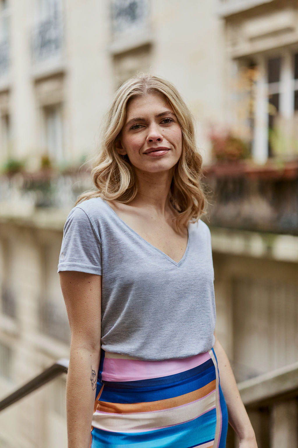 T-shirt col V gris - Elvie