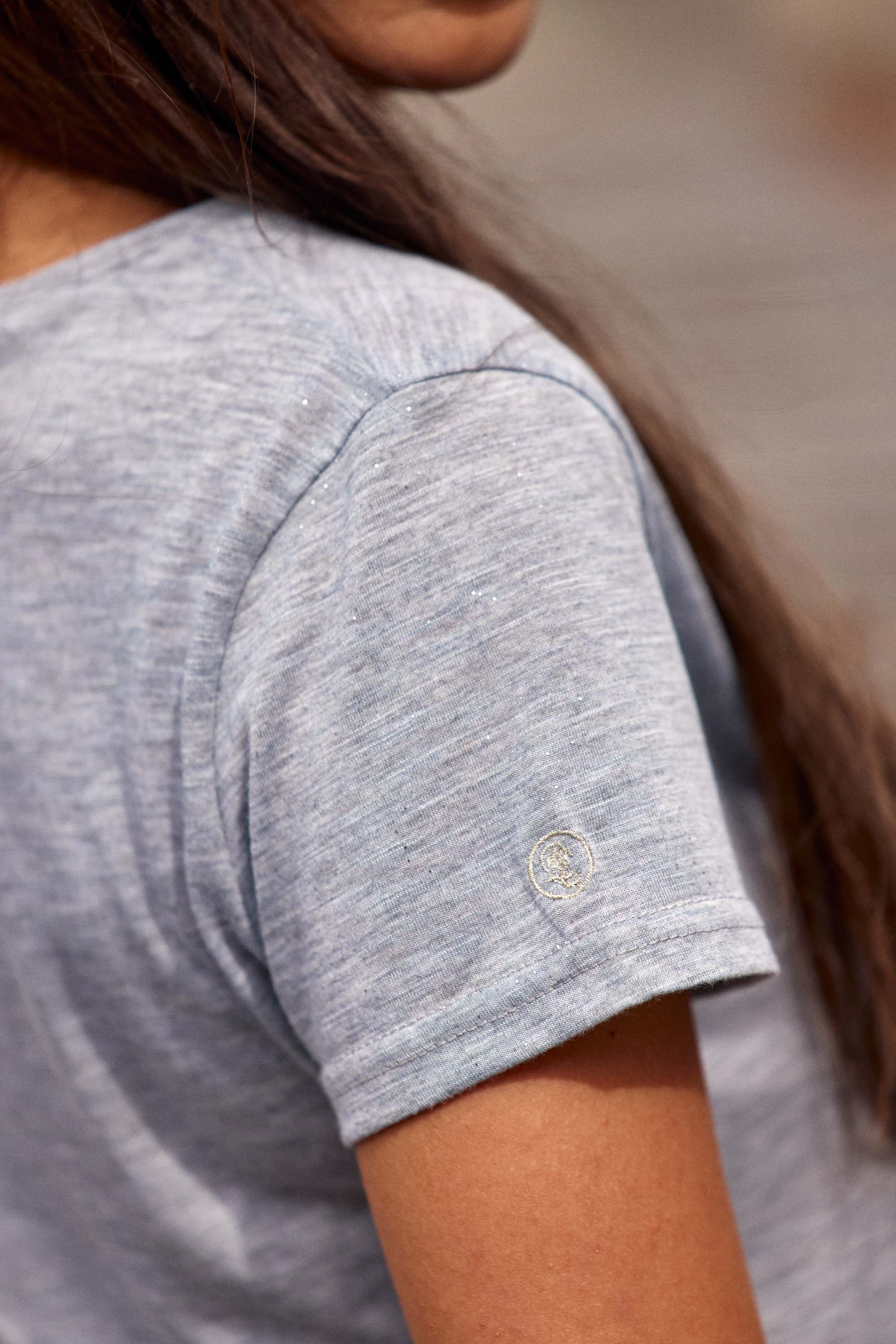 Gray V-neck T-shirt - Elvie