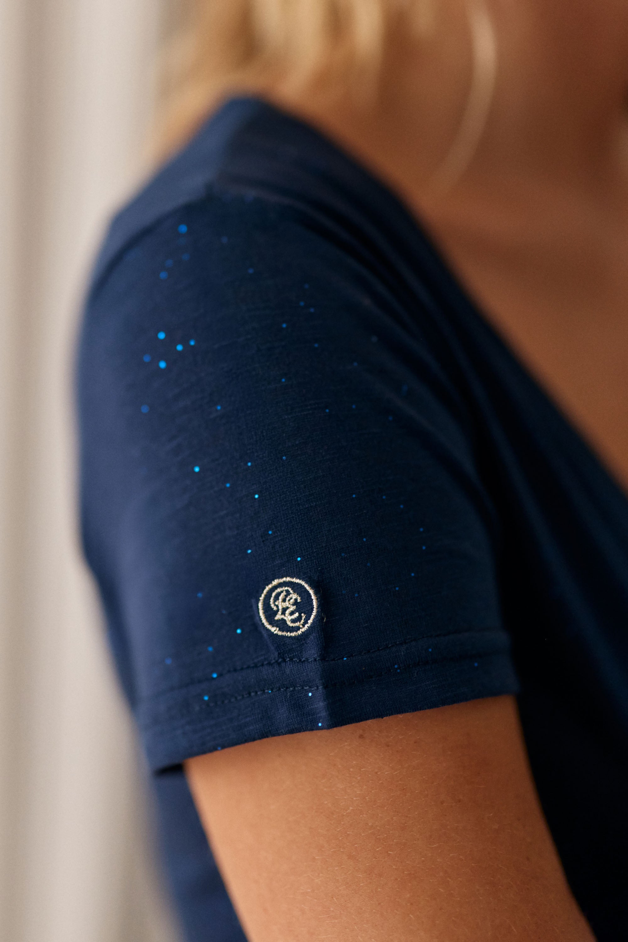 Navy T-shirt - Elvie