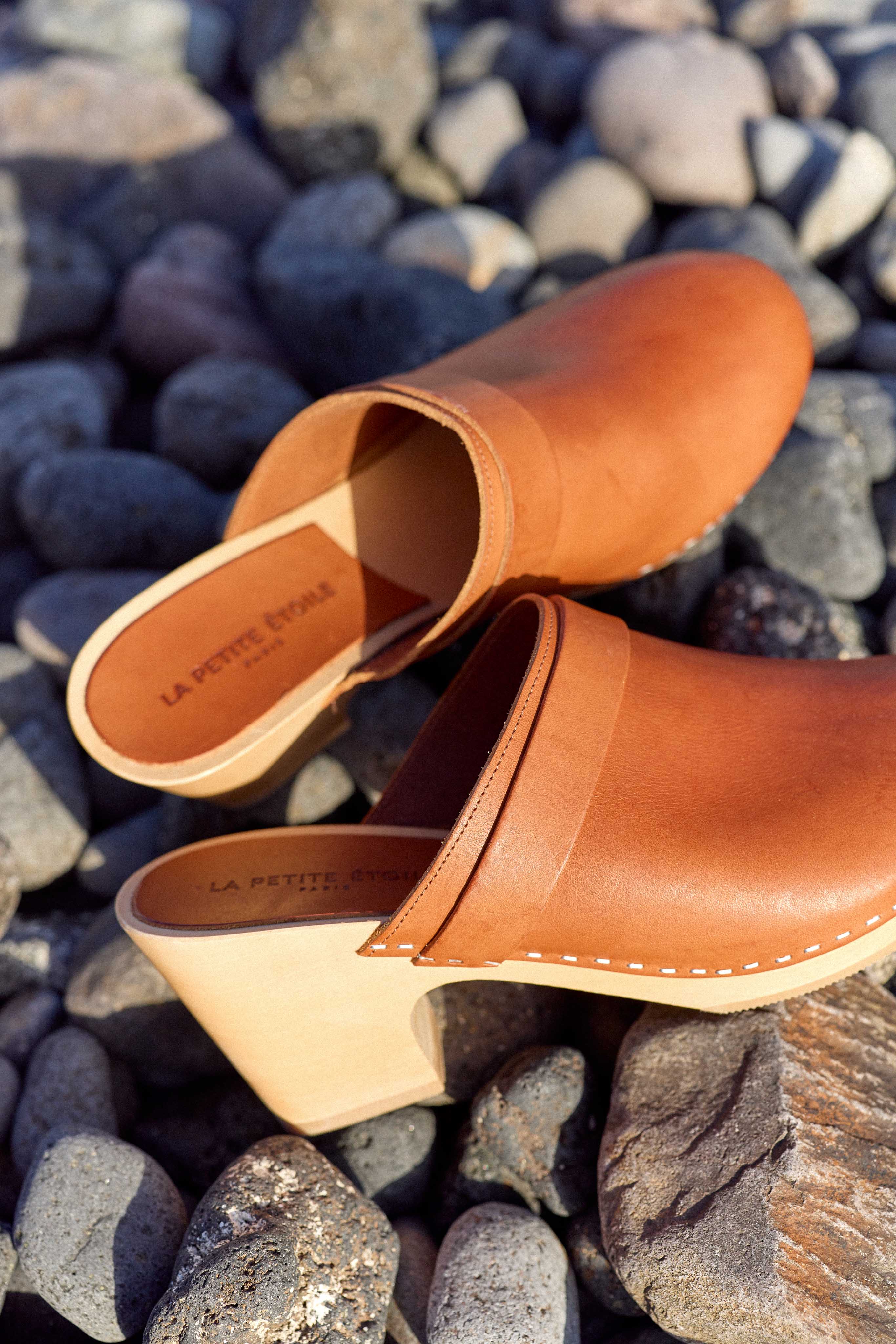 Camel leather clogs - Gabriel
