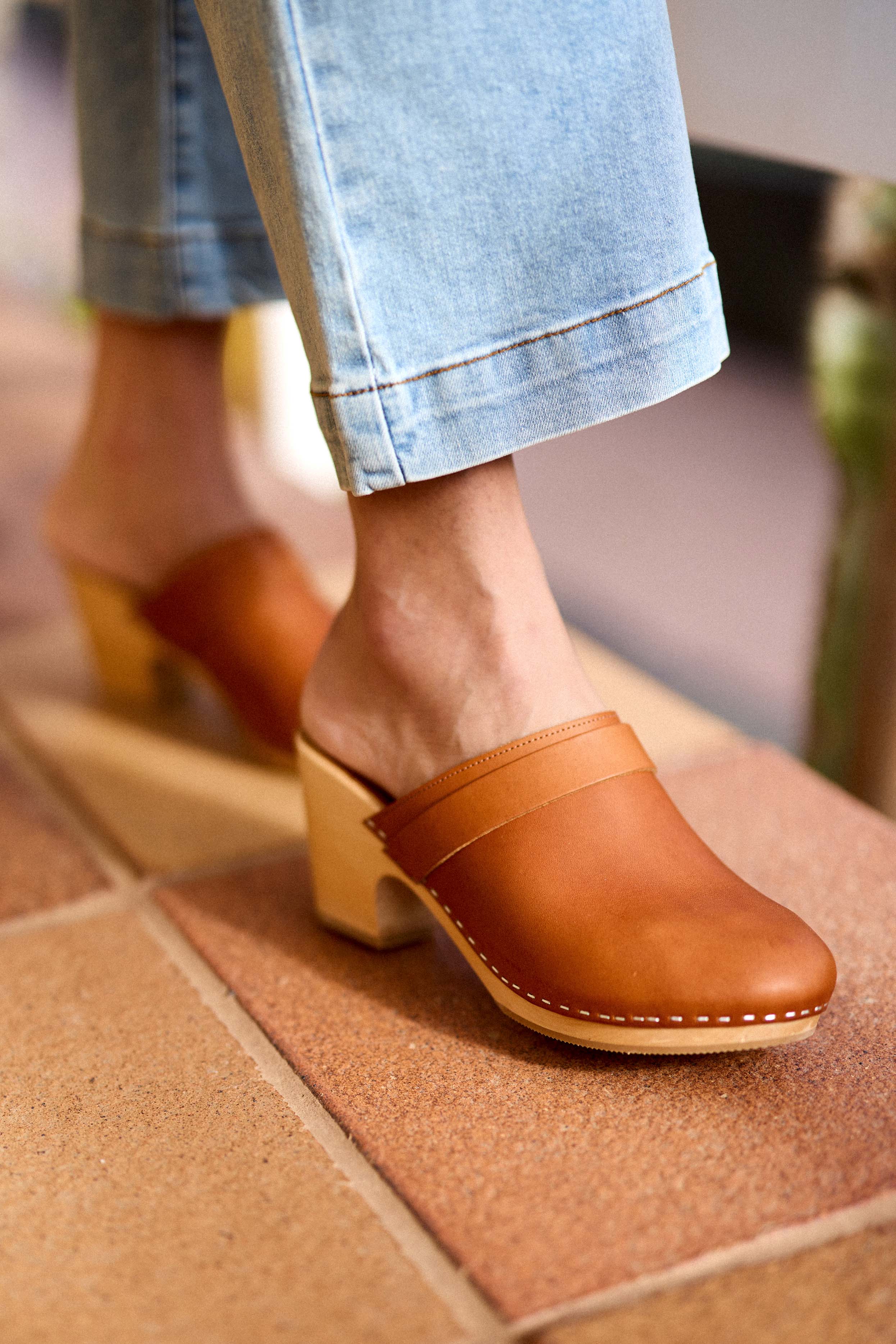 Camel leather clogs - Gabriel