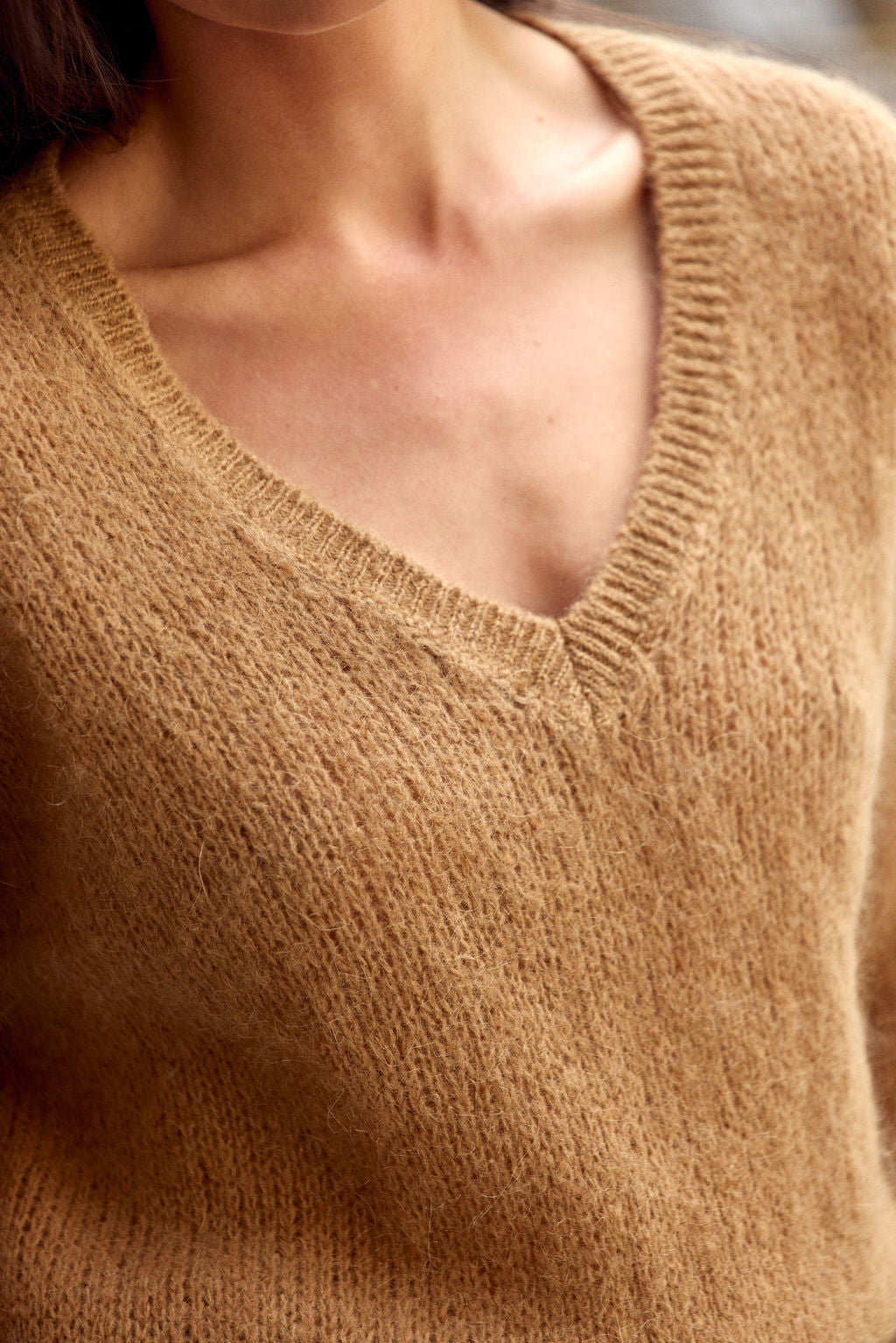 Pull col V Melanie - Camel
