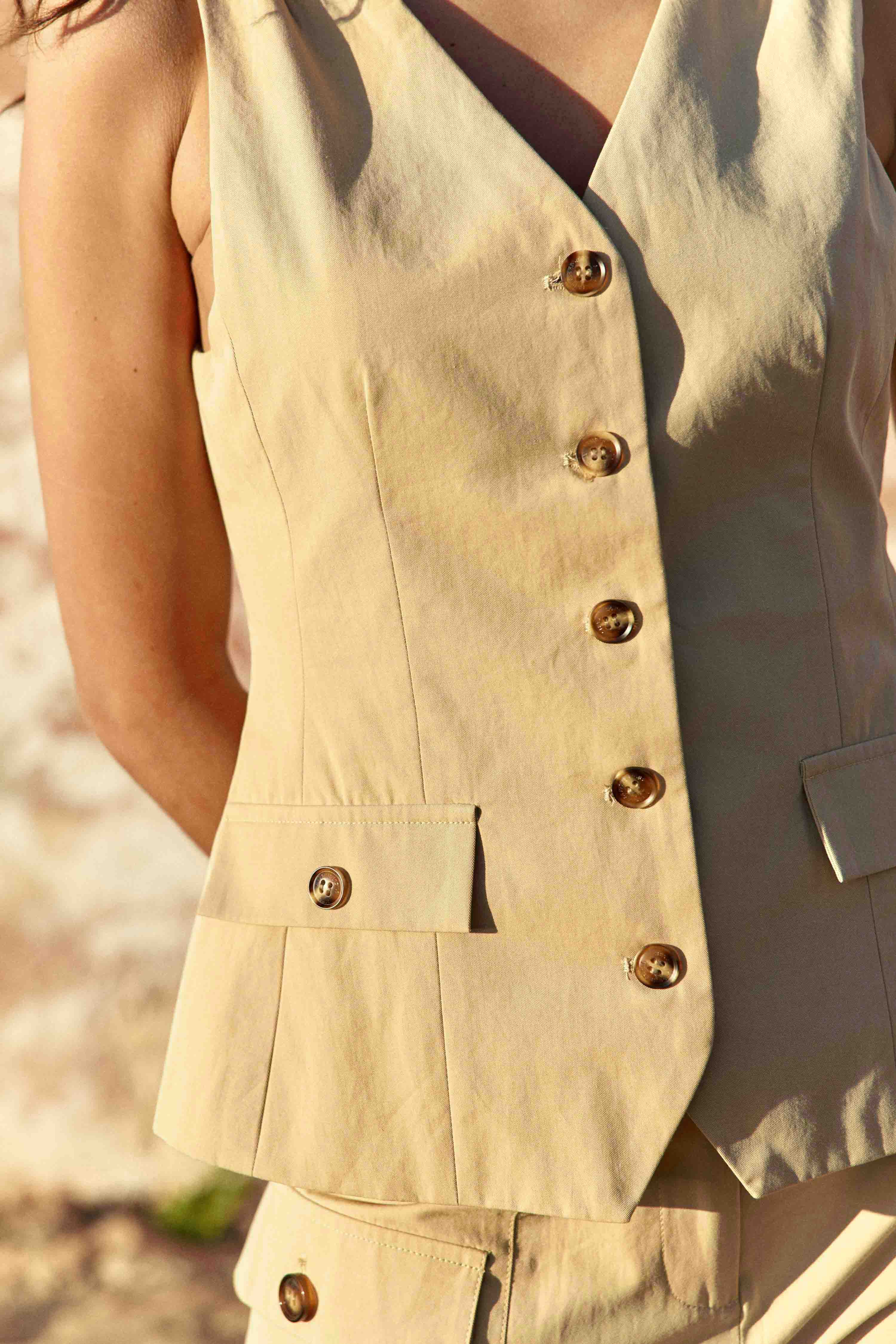 Nea - Sleeveless Vest
