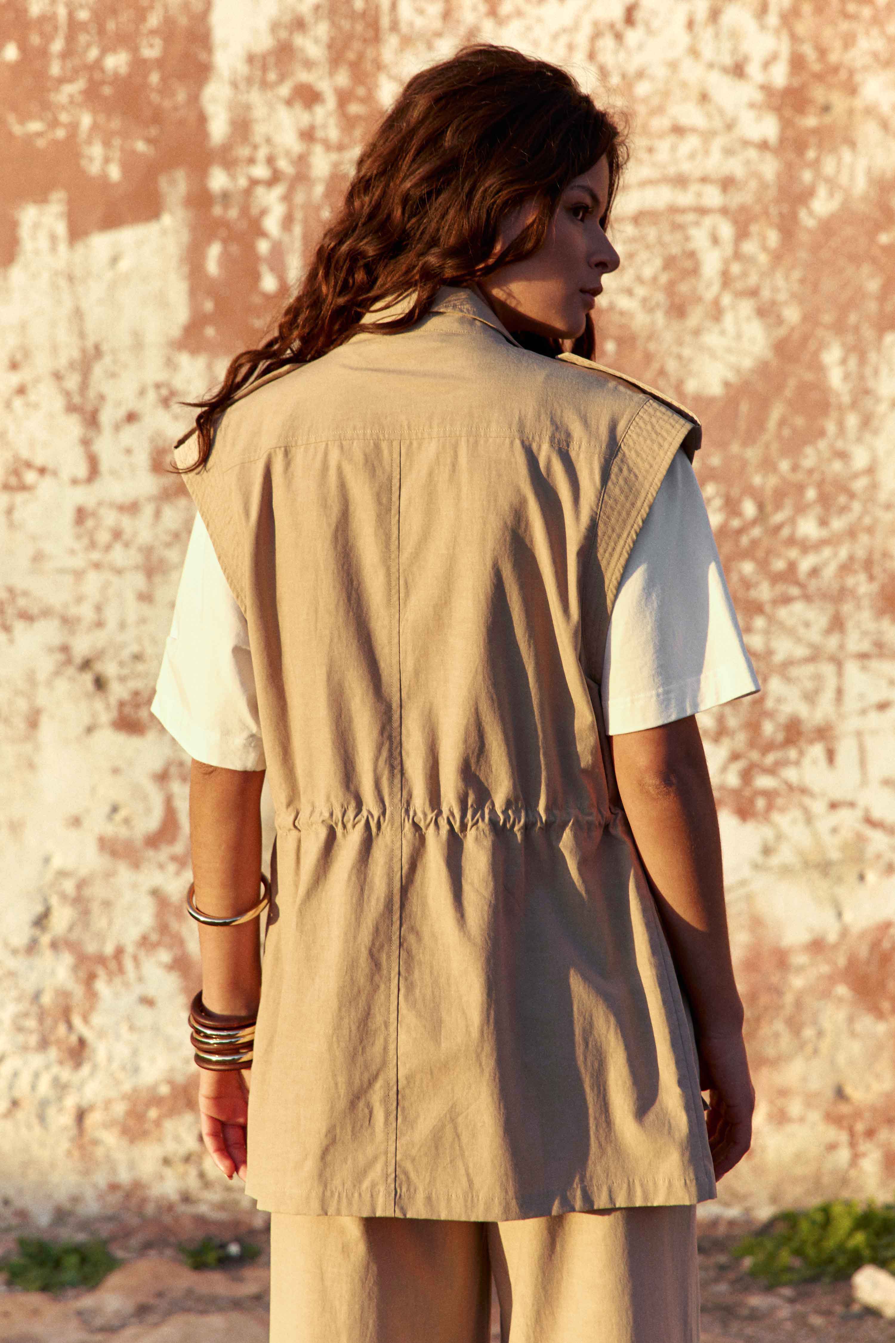 Neva - Sleeveless Jacket