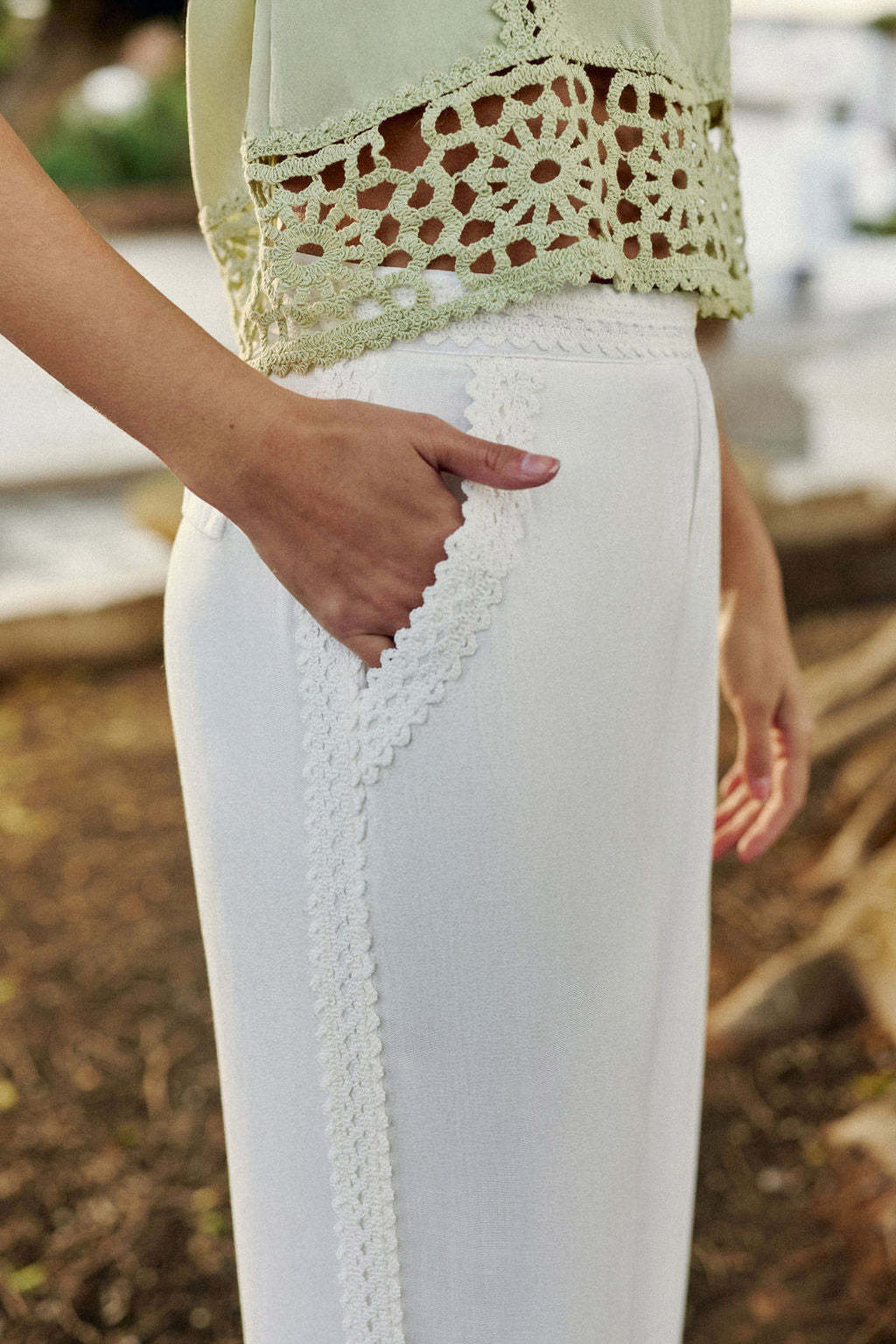 Straight pants with white crochet details - Priella