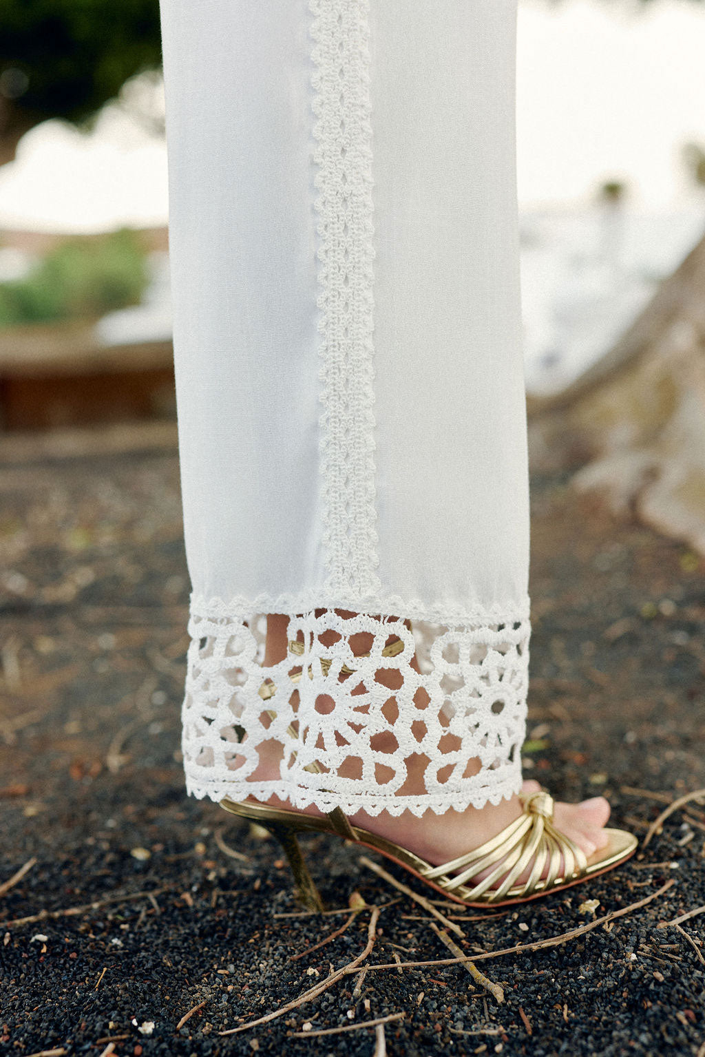 Straight pants with white crochet details - Priella