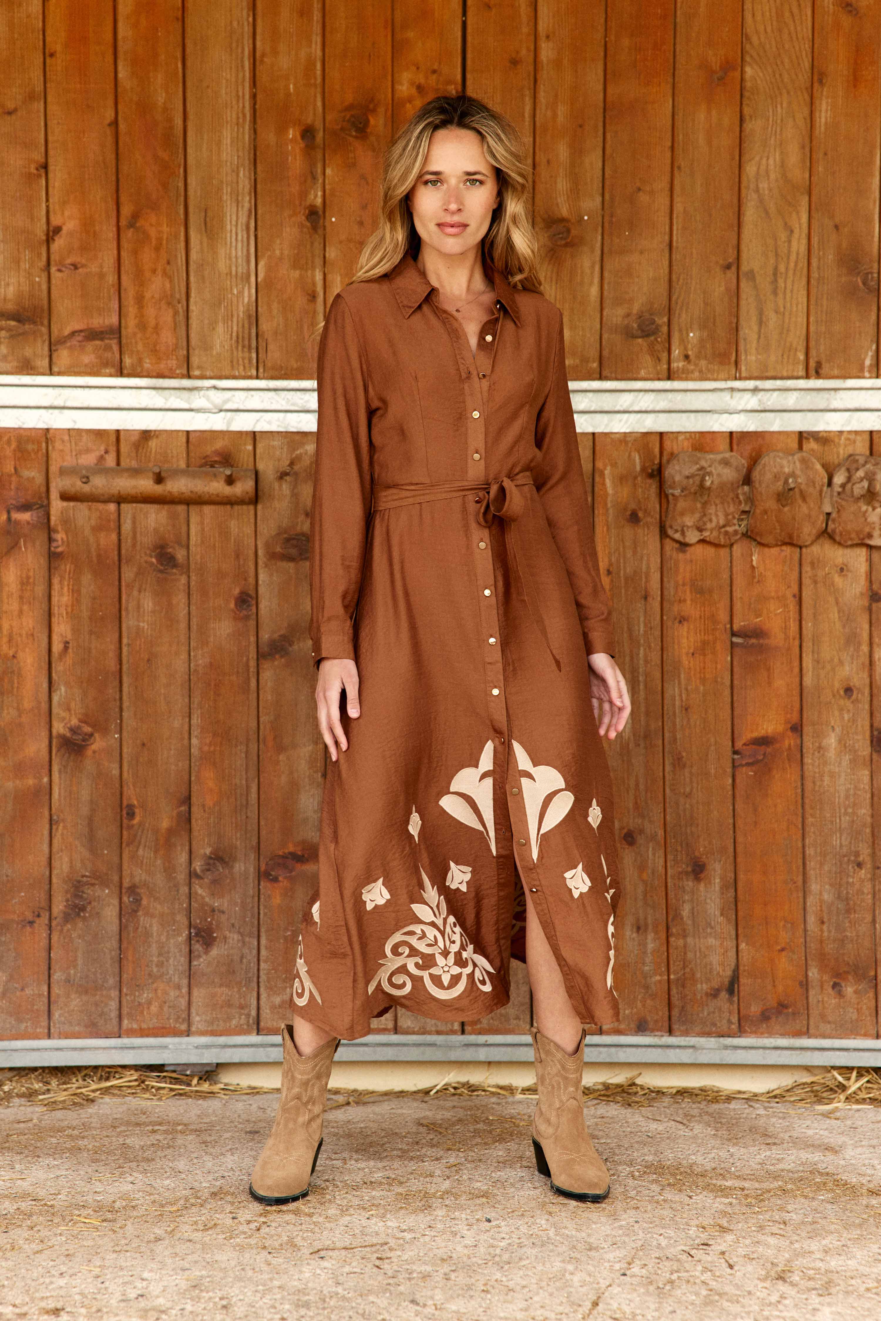 Roline - Robe chemise brodée