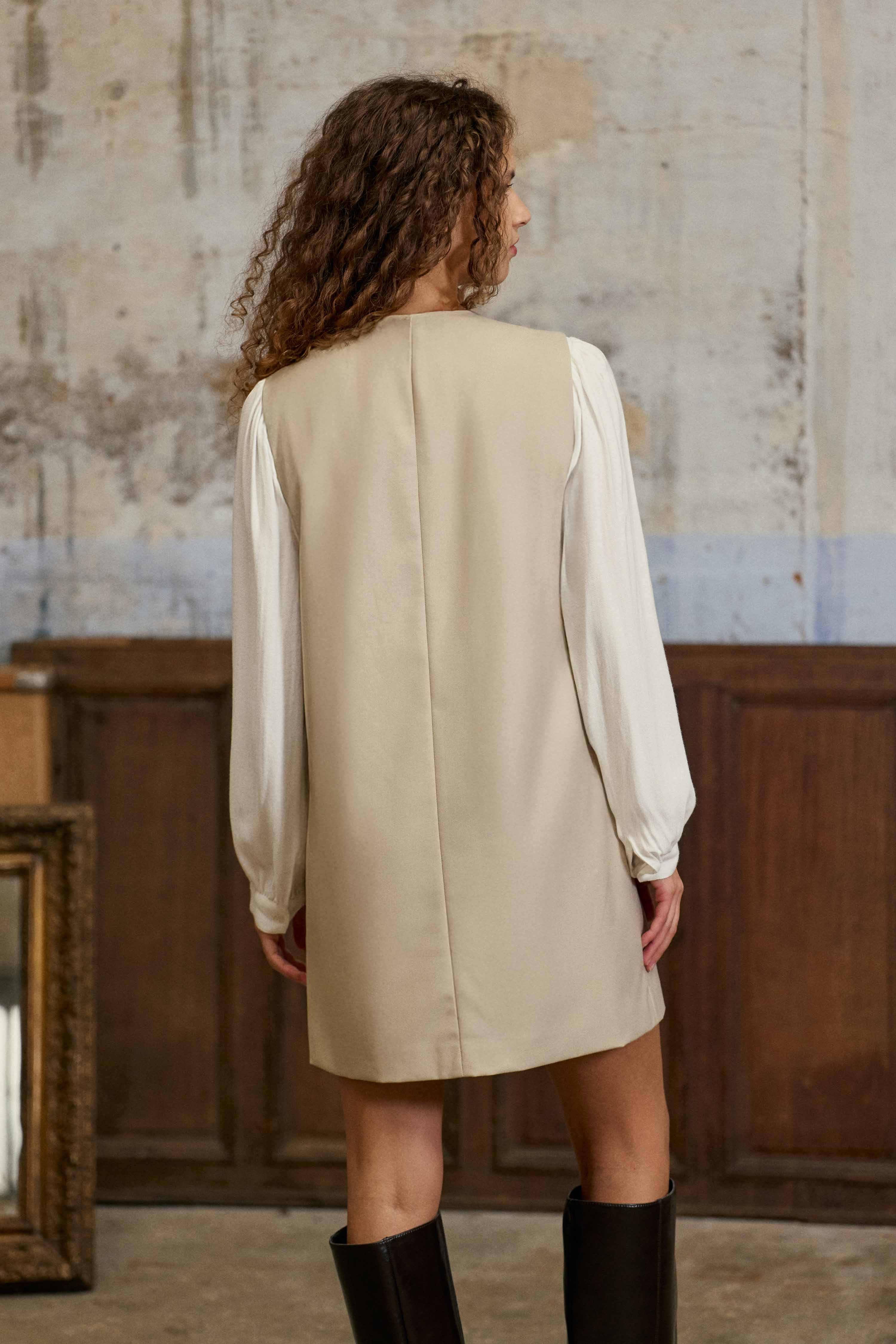 Robe courte trapèze beige – Rowel