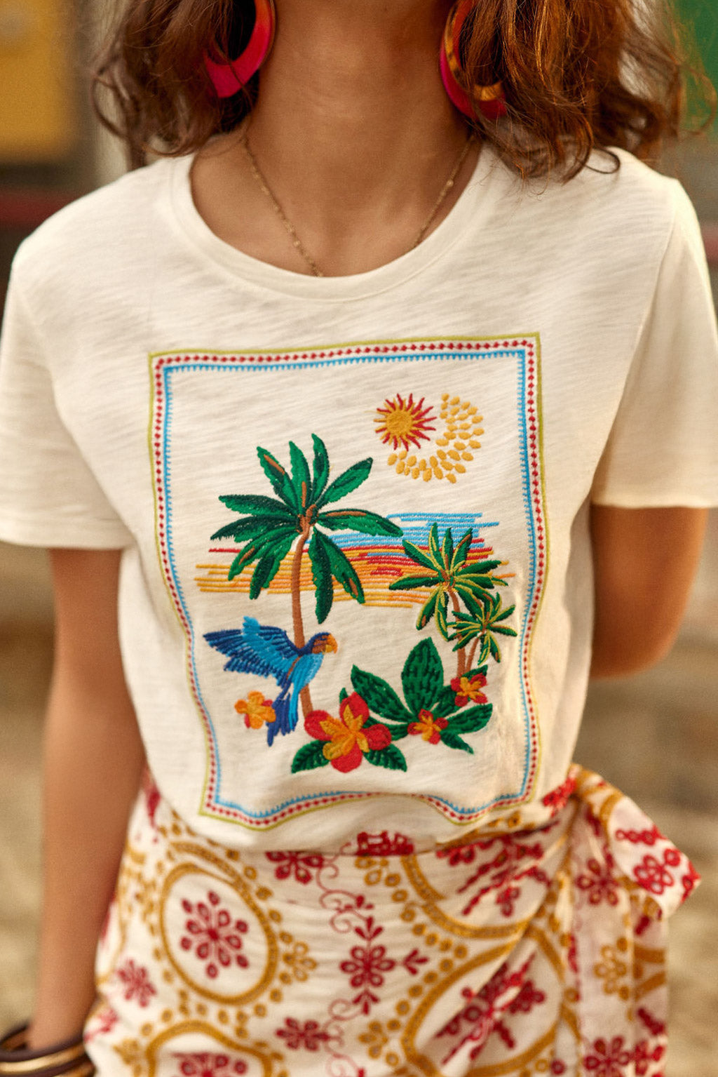 Embroidery T-shirt - Tena