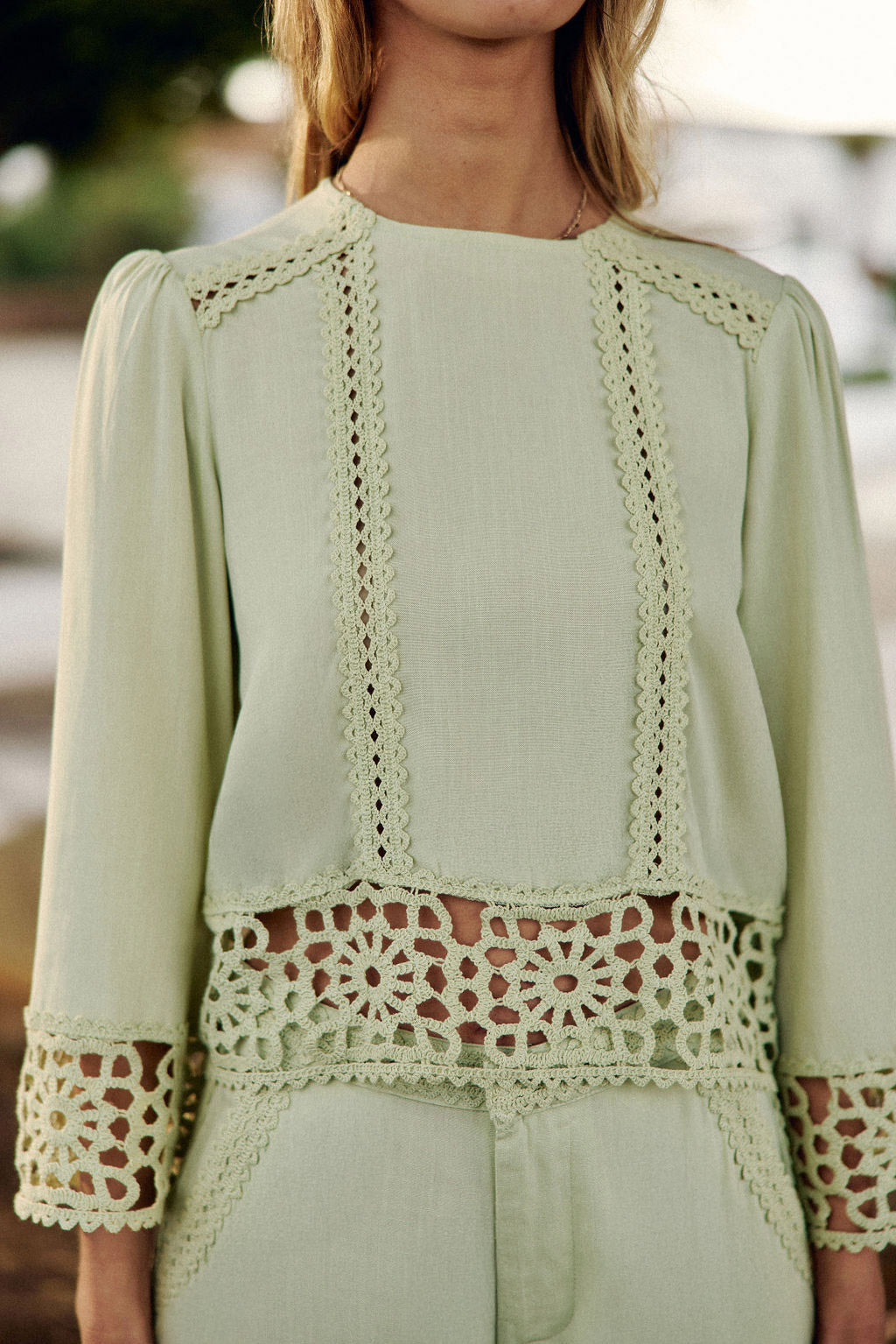 Blouse droite en crochet vert amande - Tevy