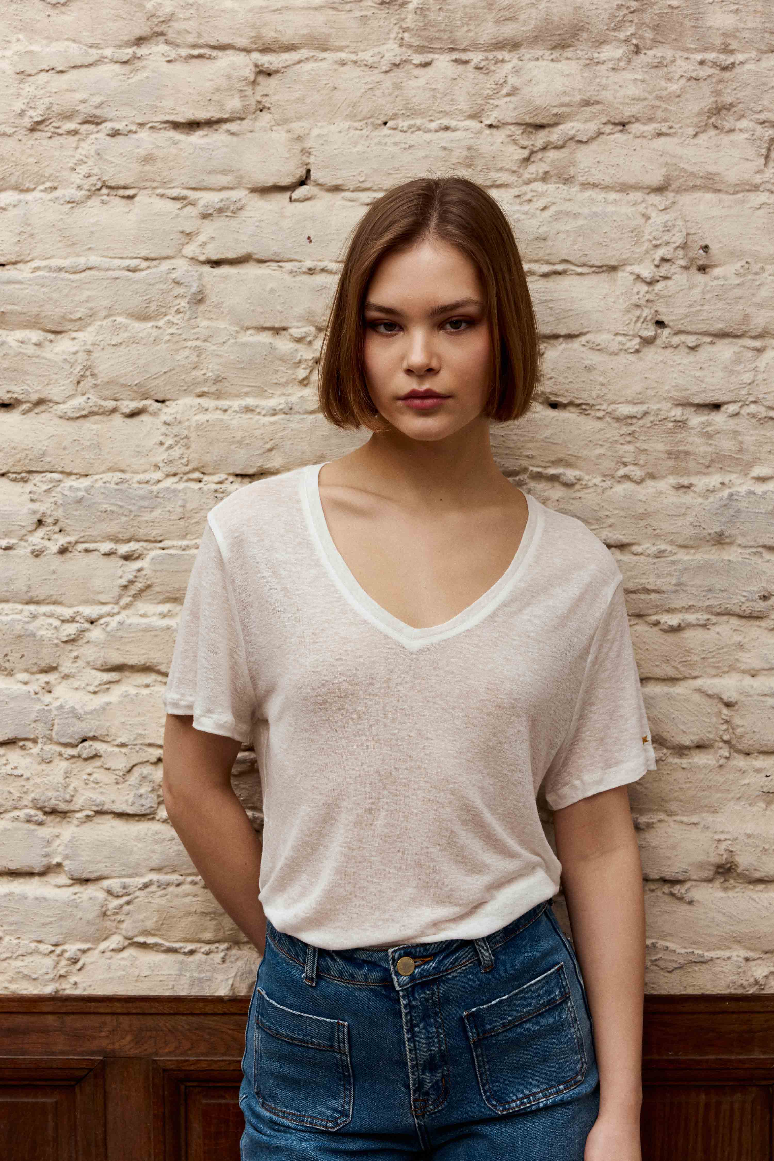 Ecru V-neck T-shirt - Thana