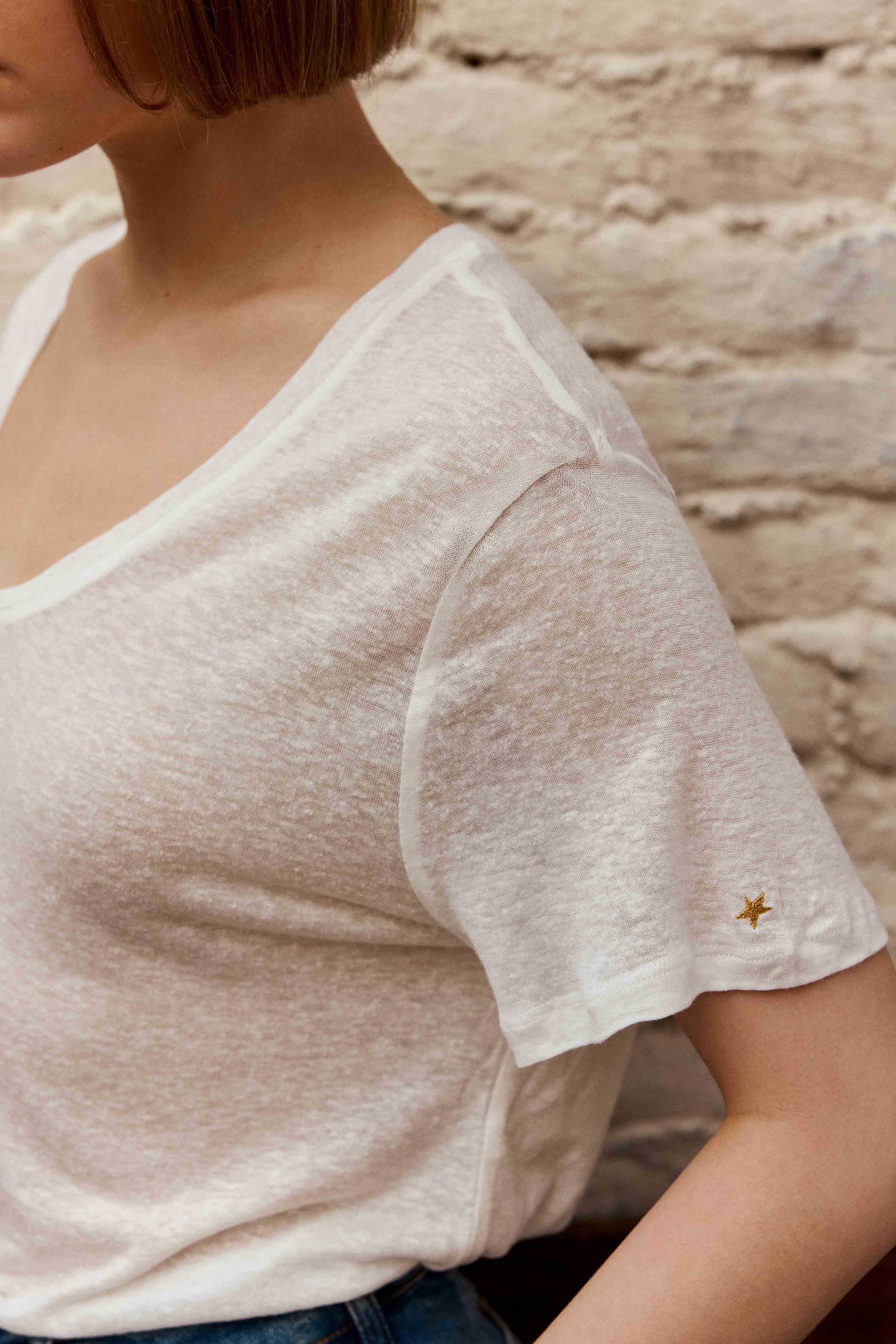 Ecrufarbenes T-Shirt mit V-Ausschnitt - Thana