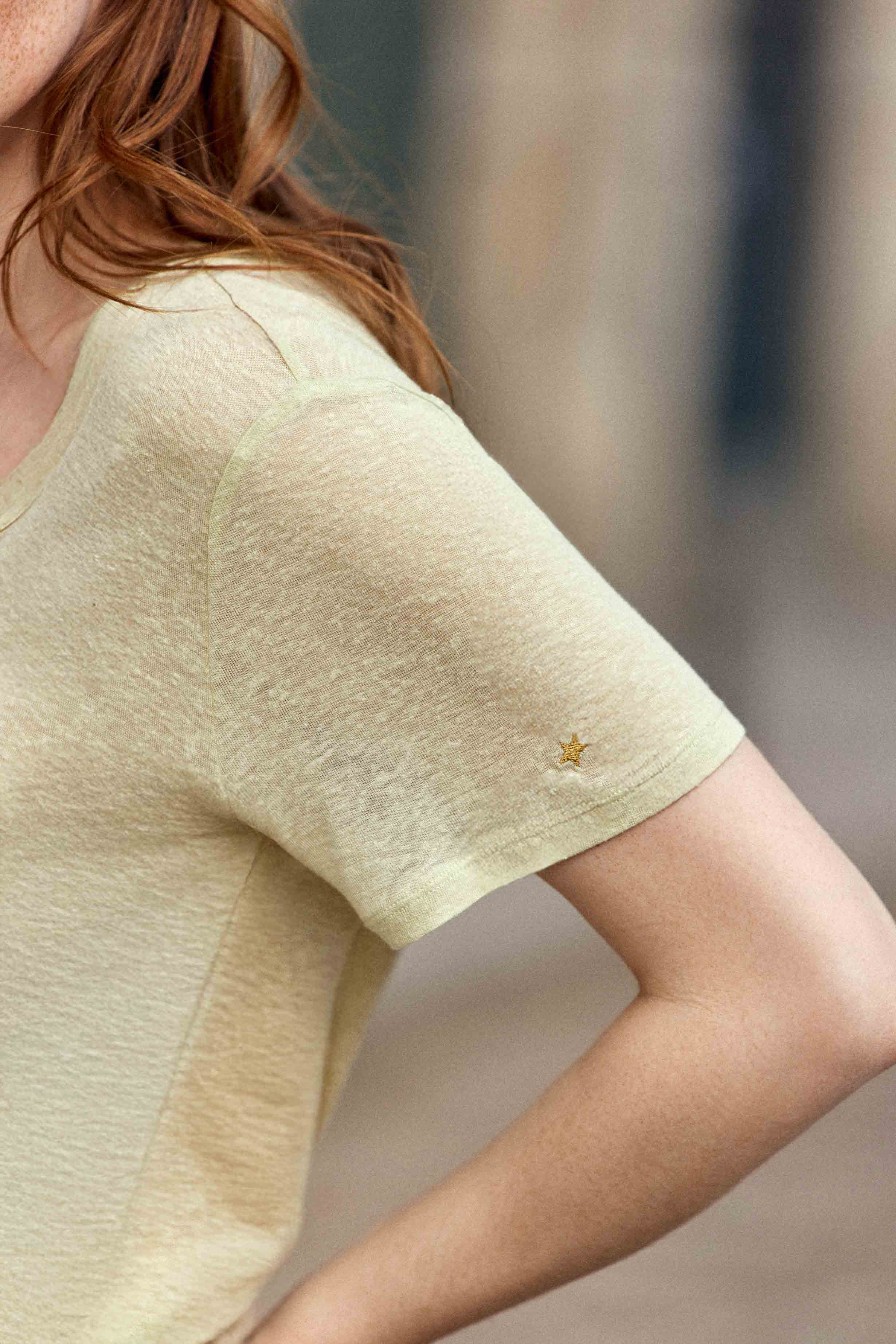 Almond green V-neck t-shirt - Thana