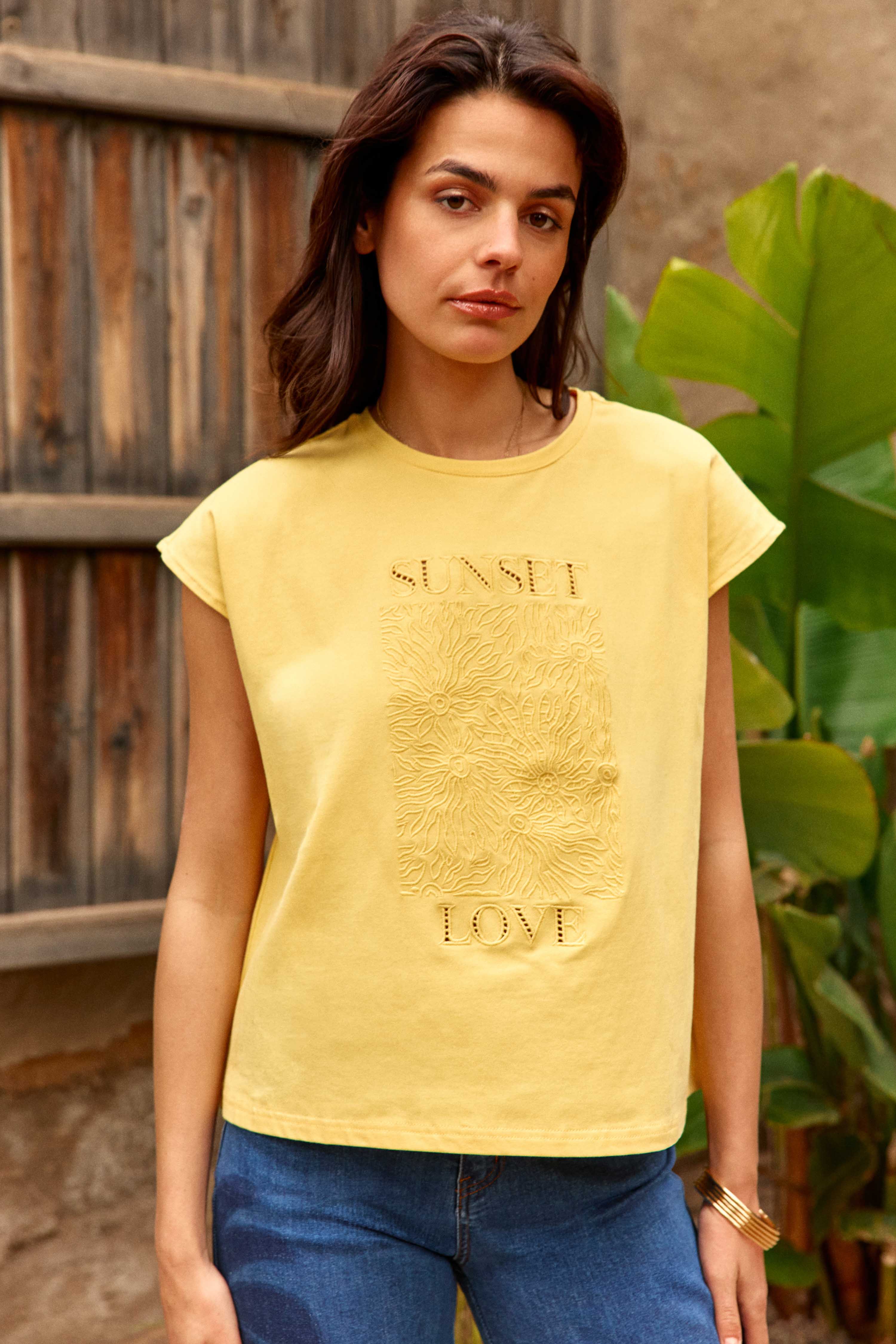 Tunset - Besticktes, weites T-Shirt