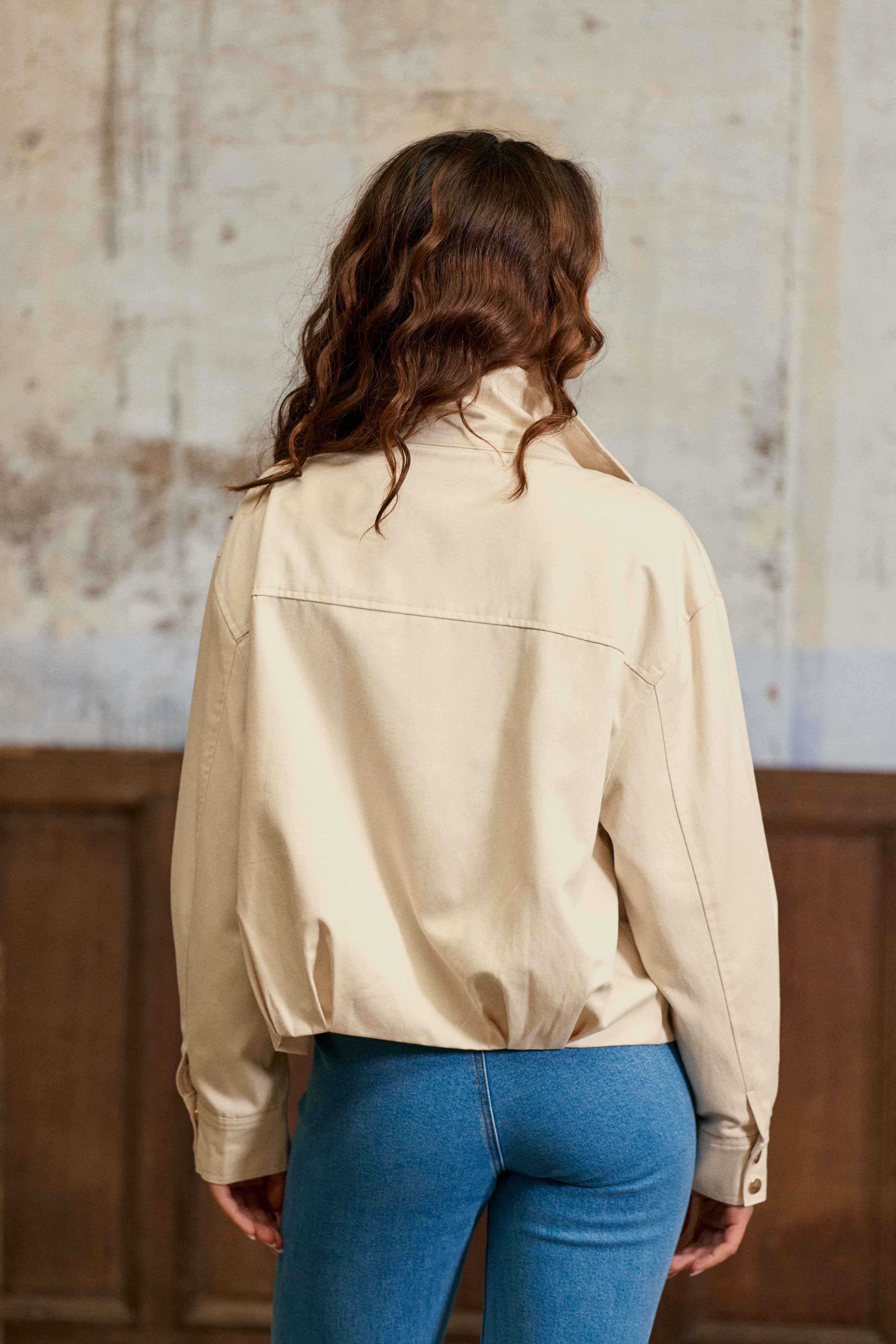 Veste courte oversize col montant beige – Vilay