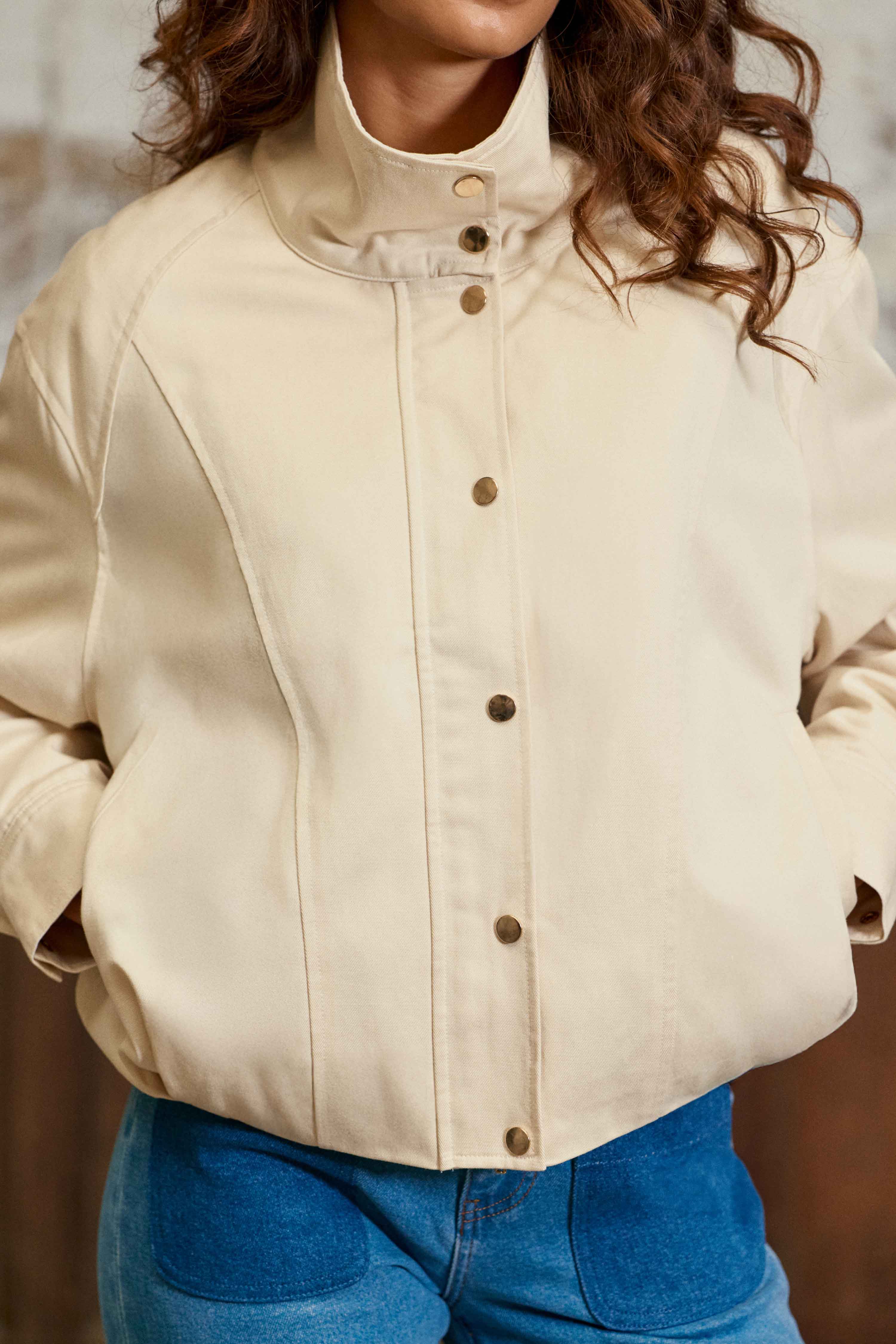 Veste courte oversize col montant beige – Vilay