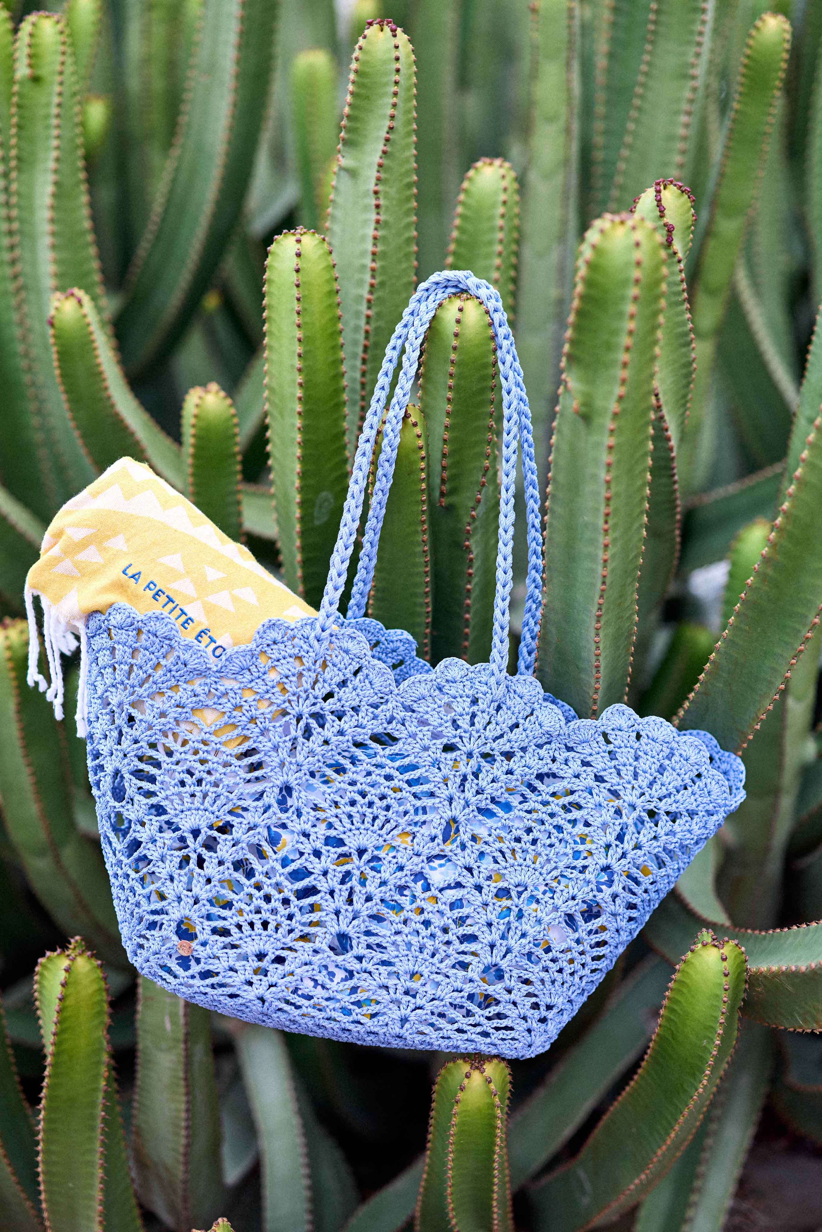 Panier tressé ajouré bleu - Alexy