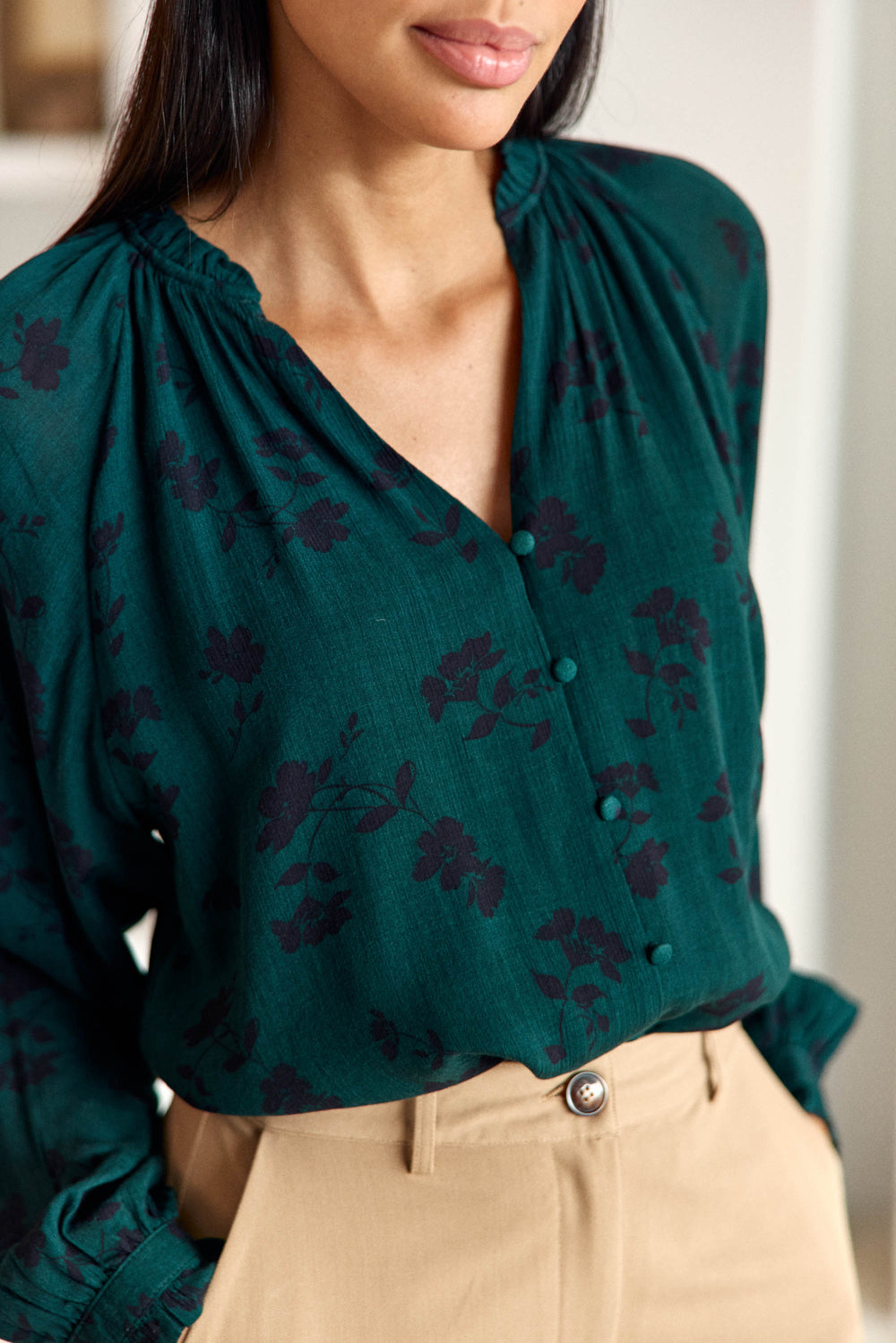 Blouse Femme: Fluide, bohème, satinée, à col V | LA PETITE ÉTOILE Paris
