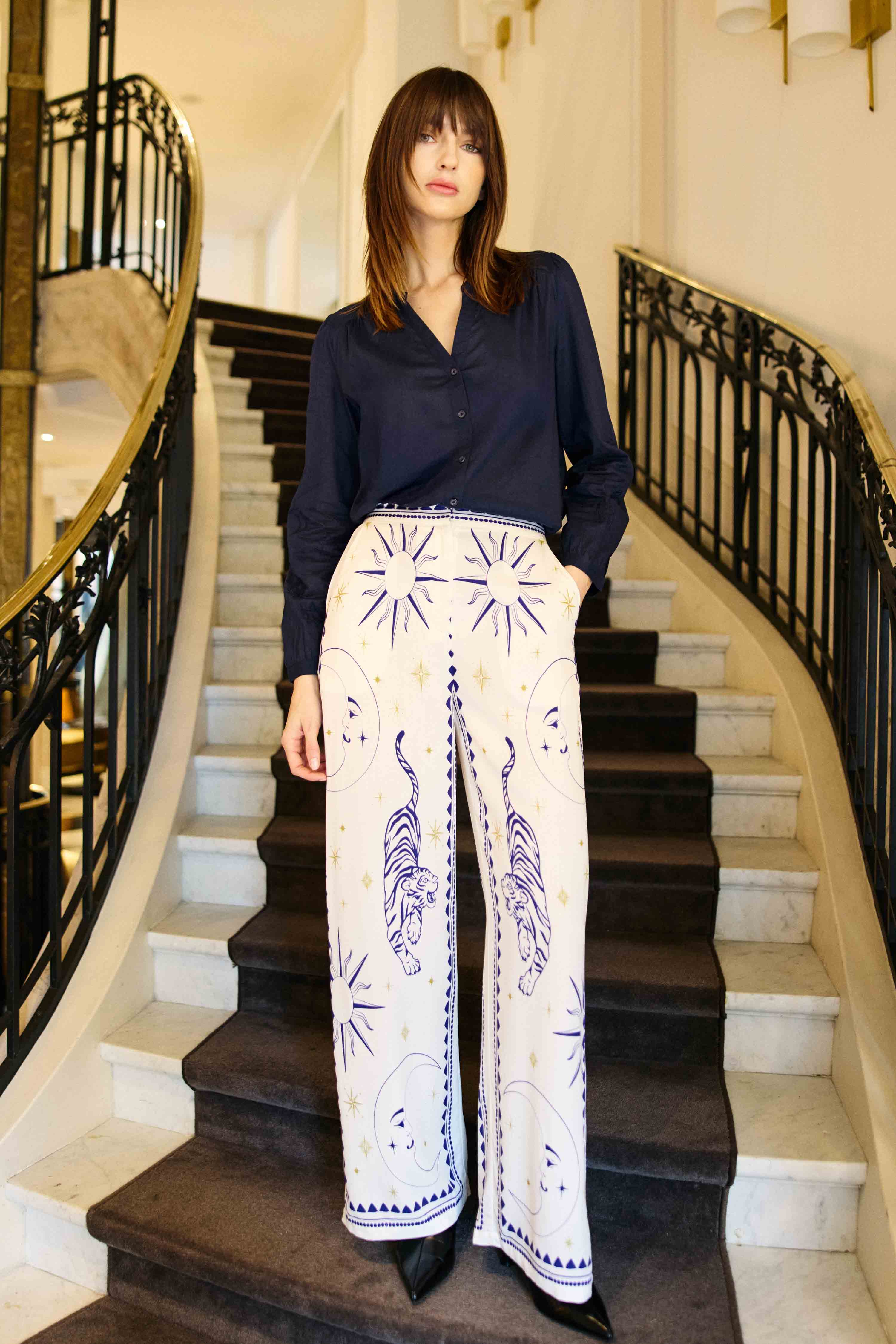 Blouse brodée marine - Belyne