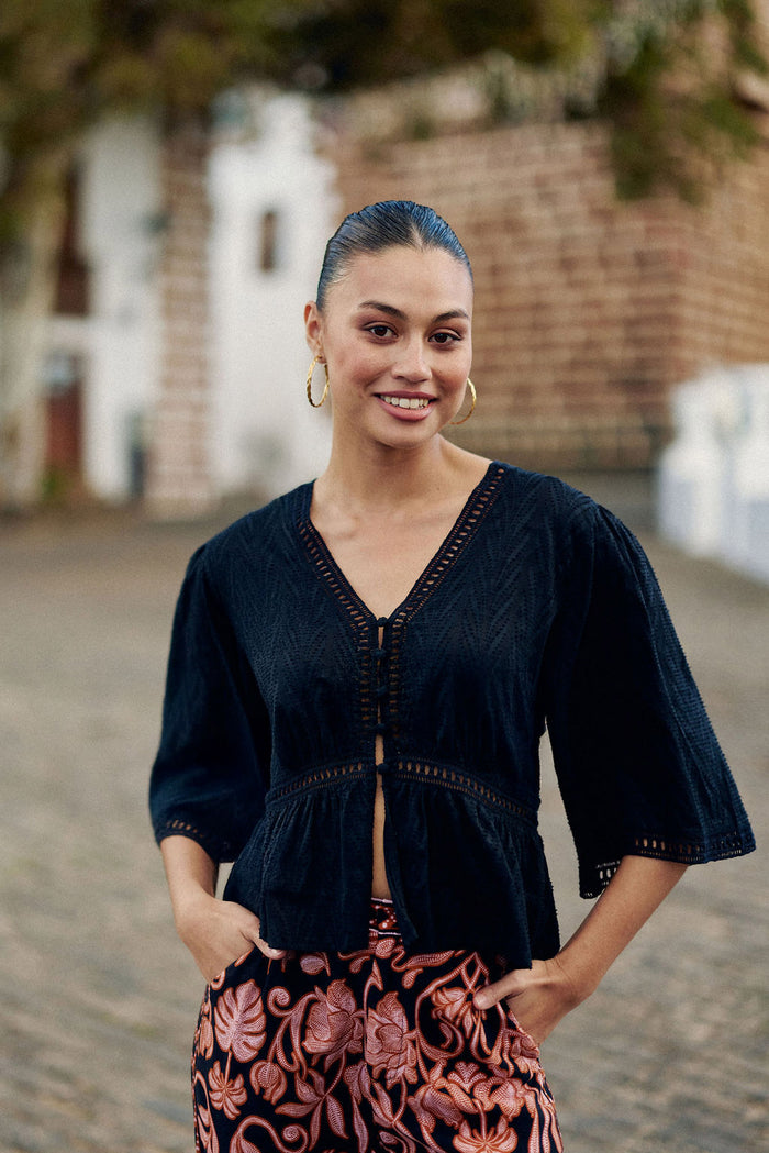 la petite étoile Blouse ajourée noir Berin Livraison gratuite