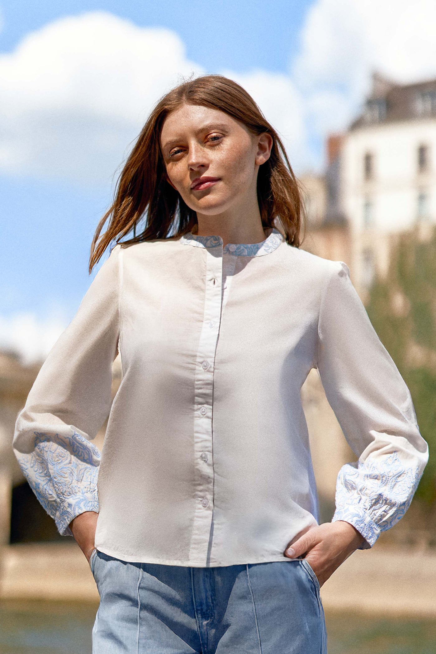Straight blouse with white embroidered details - Bloy