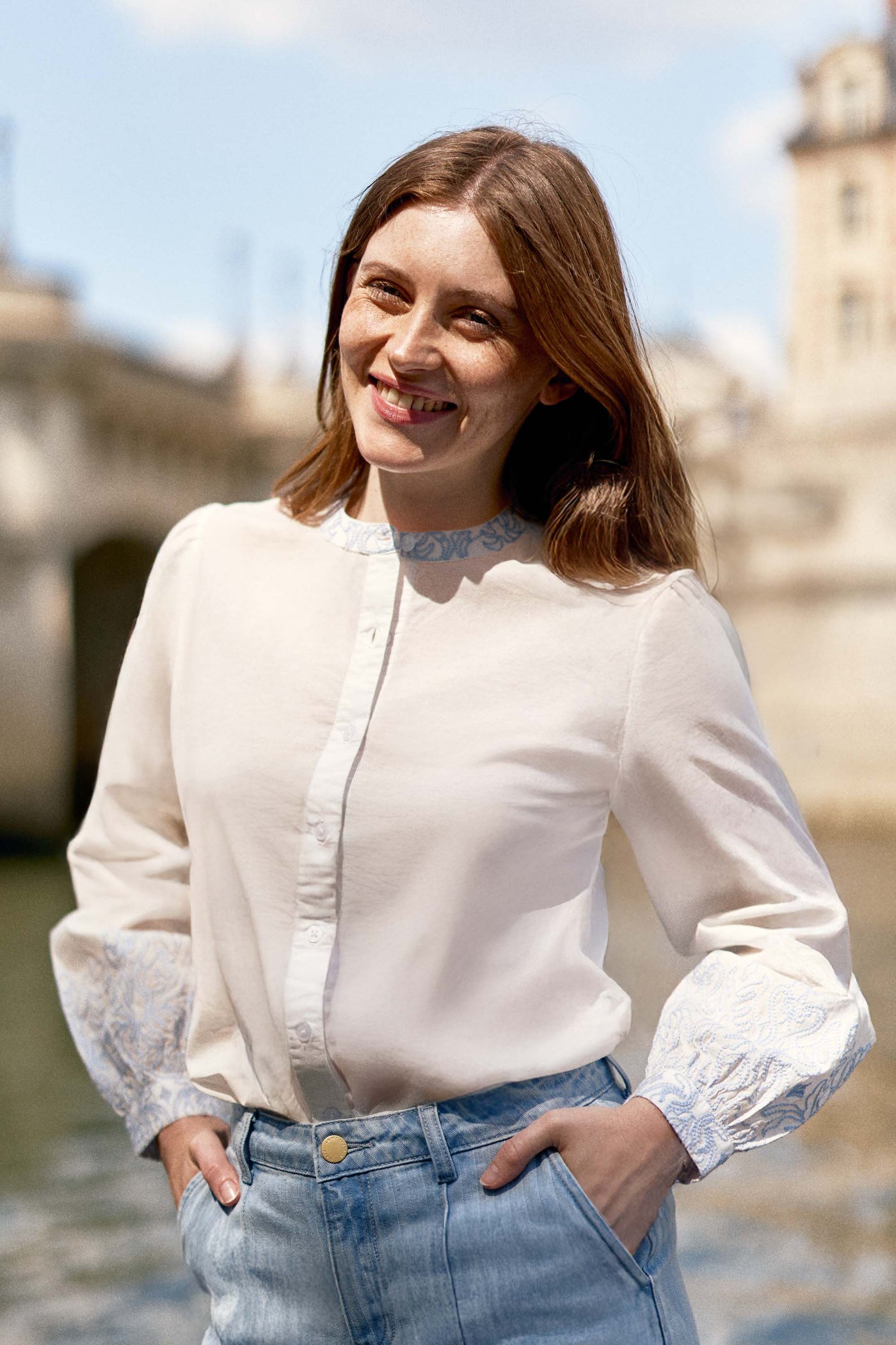 Straight blouse with white embroidered details - Bloy
