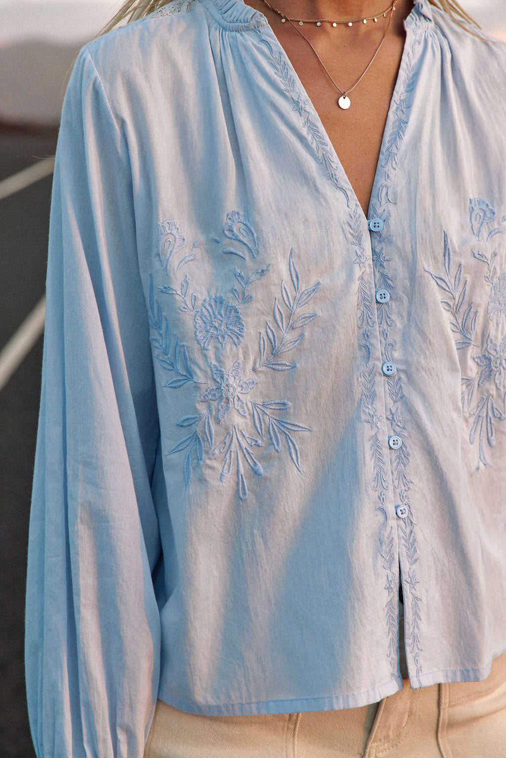 Blouse brodée bleu ciel - Blythe
