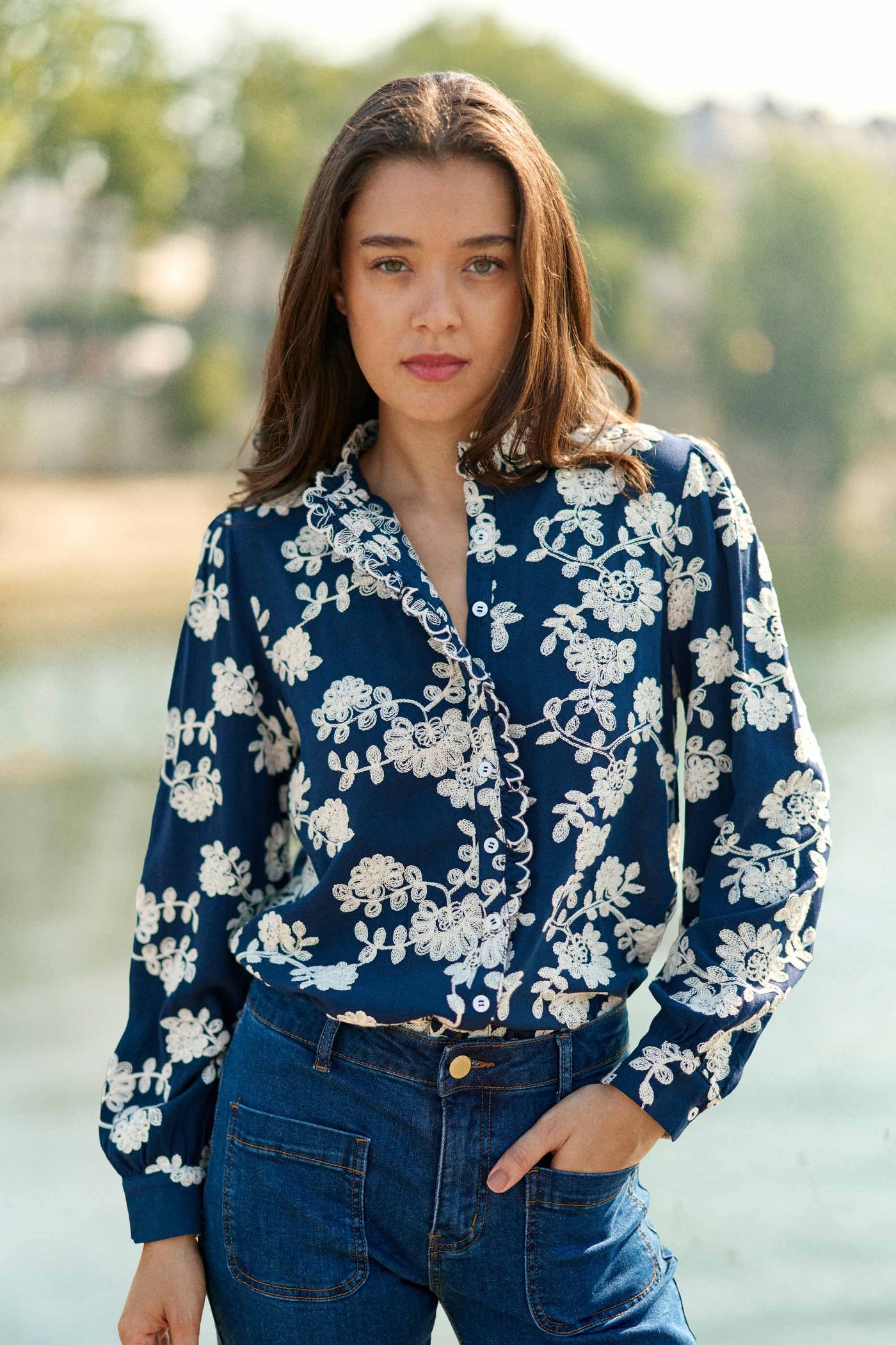 Blouse droite brodée marine - Boye