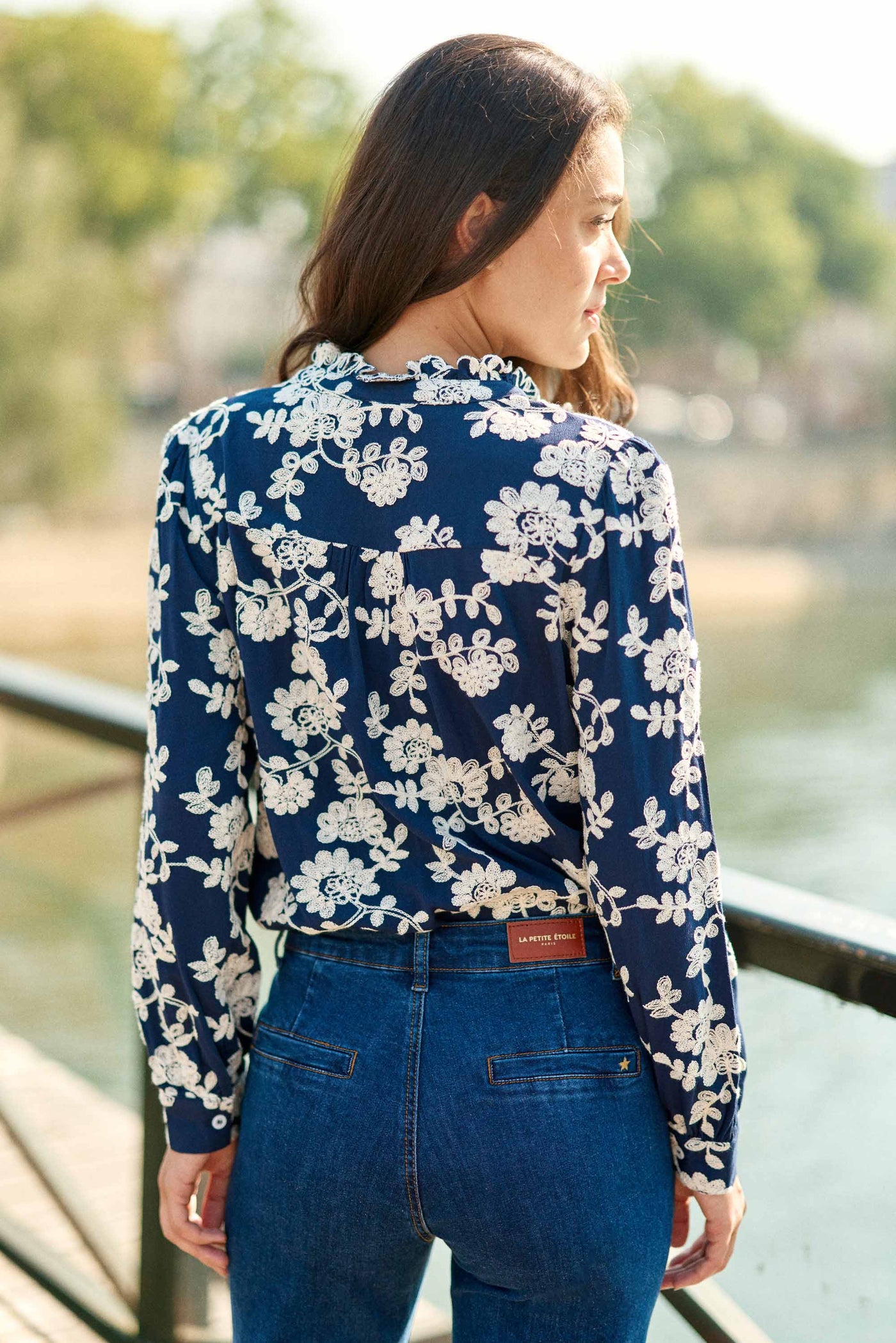Blouse droite brodée marine - Boye