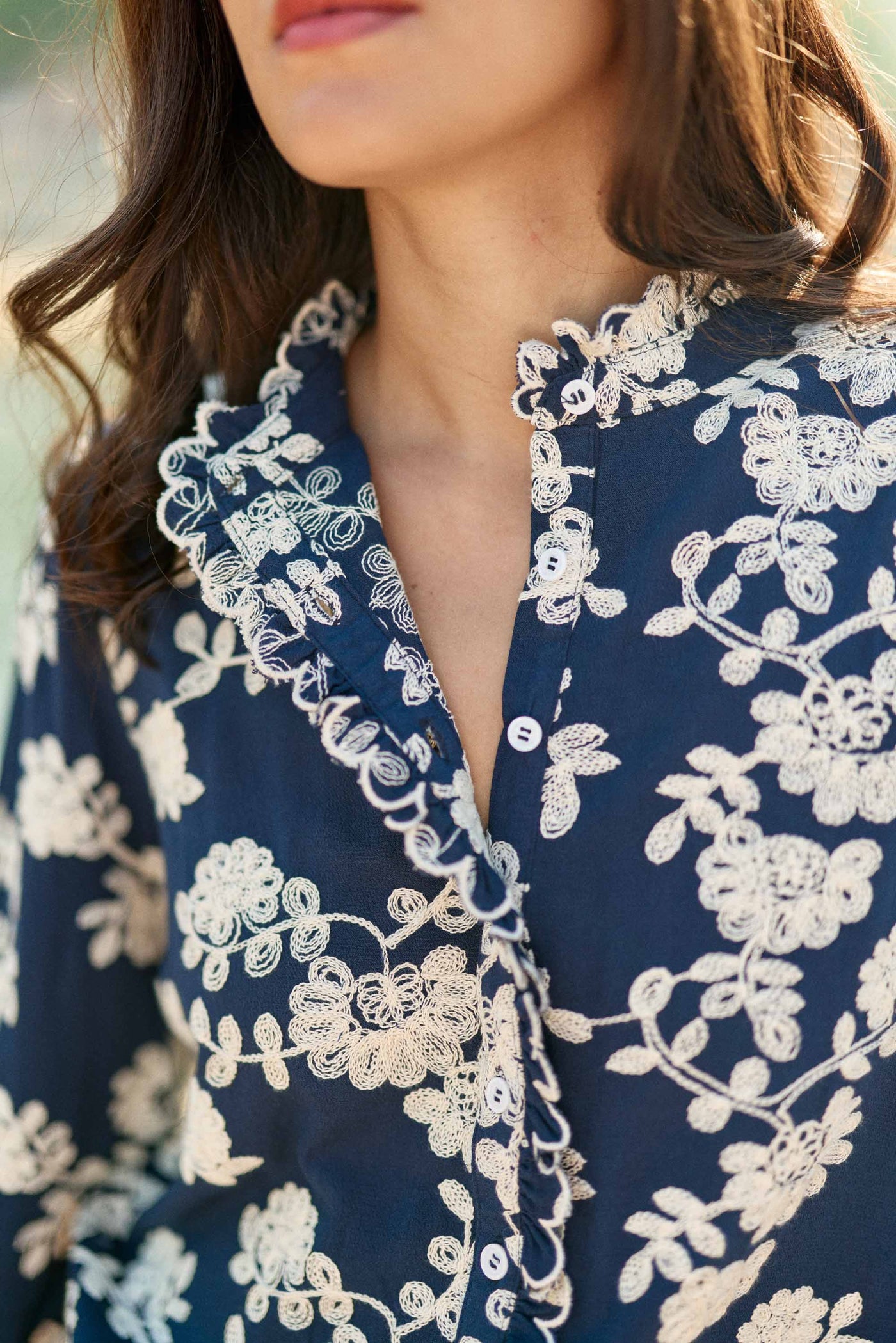 Blouse droite brodée marine - Boye