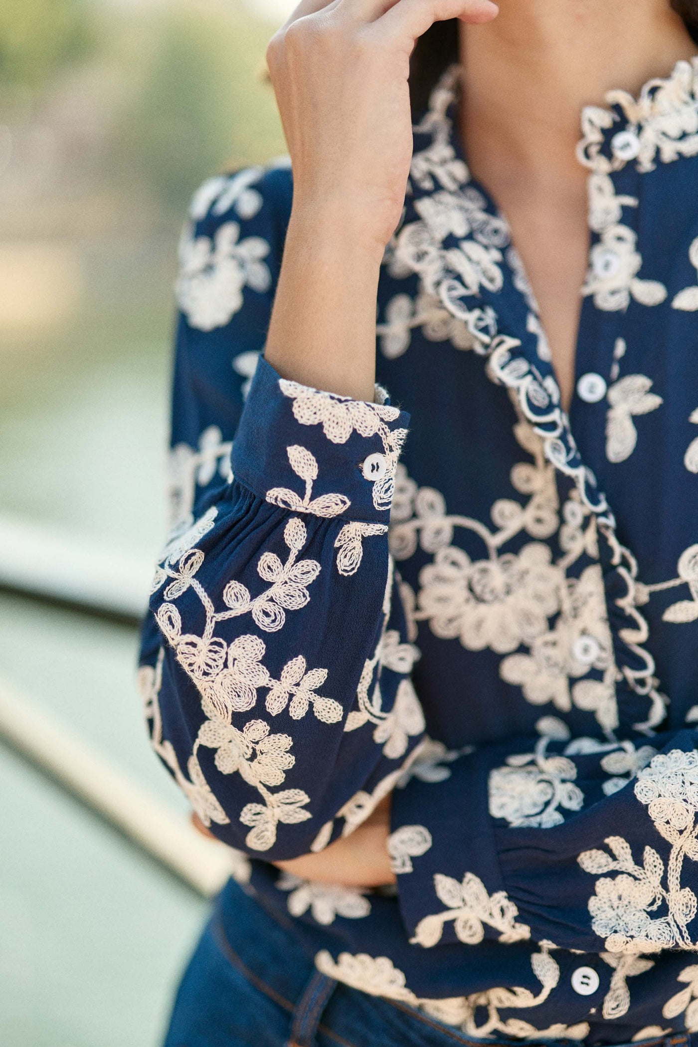 Blouse droite brodée marine - Boye
