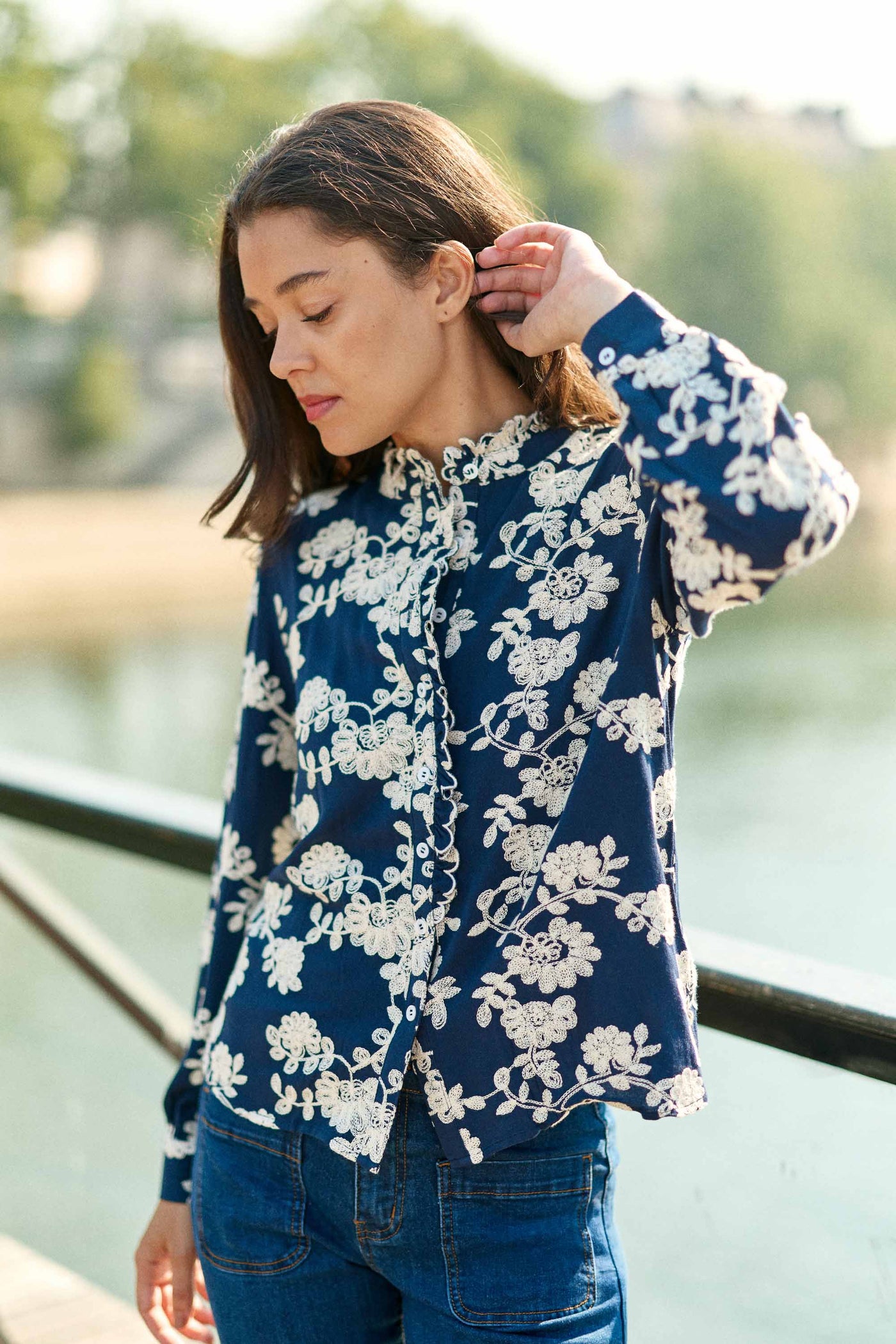 Blouse droite brodée marine - Boye