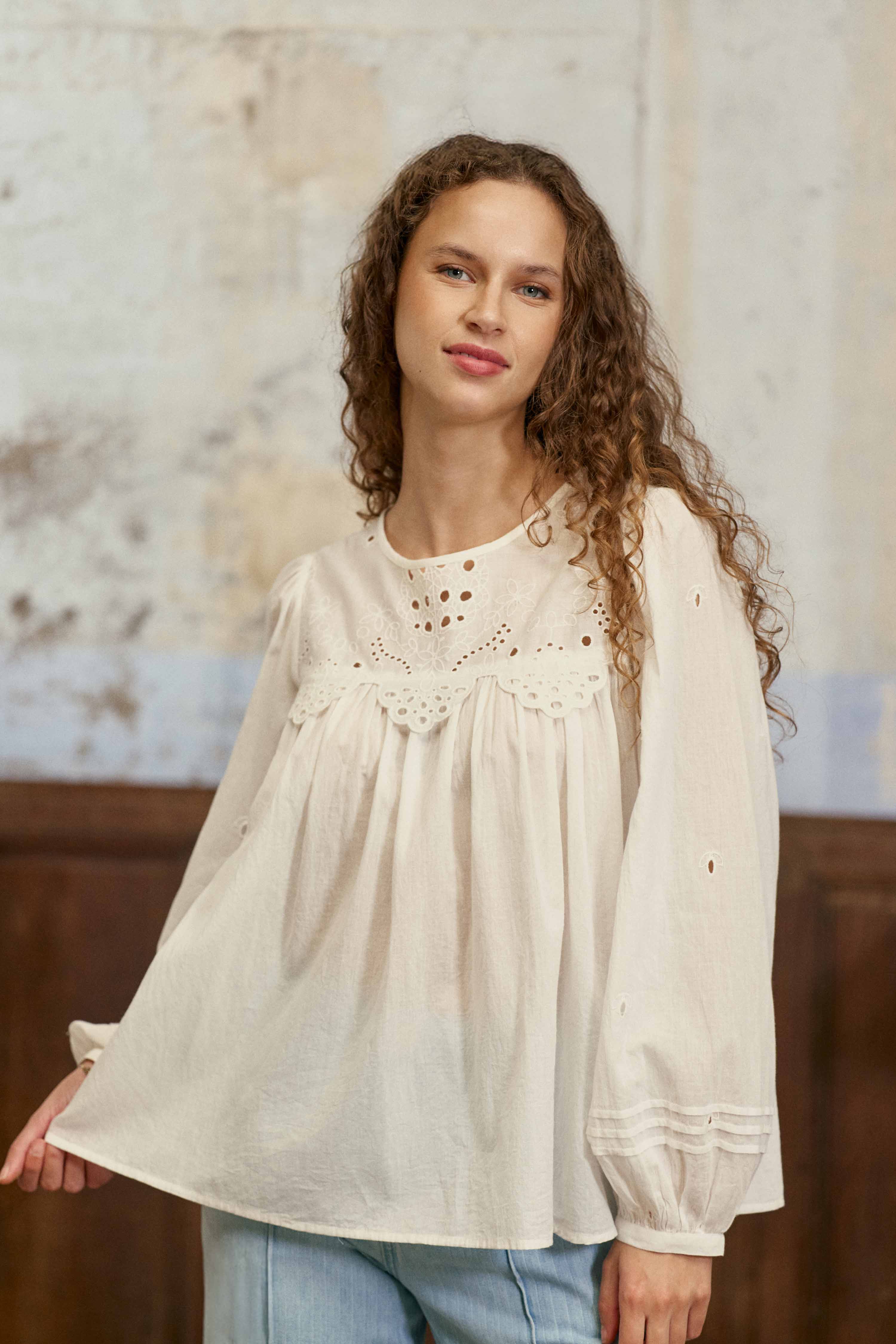Ecru embroidered blouse – Brany