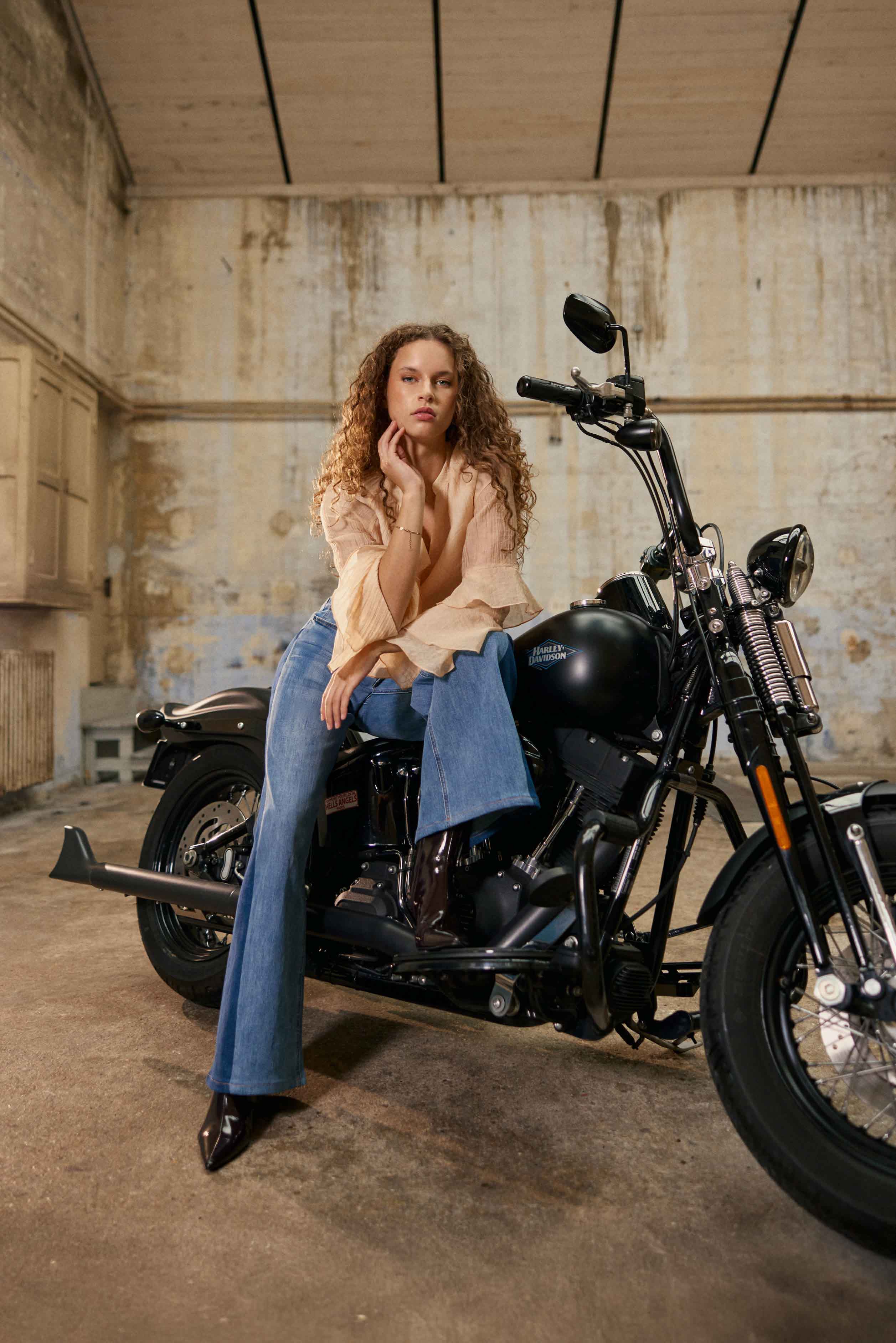 Blouse effet froissée manches à volants poudre – Brieta