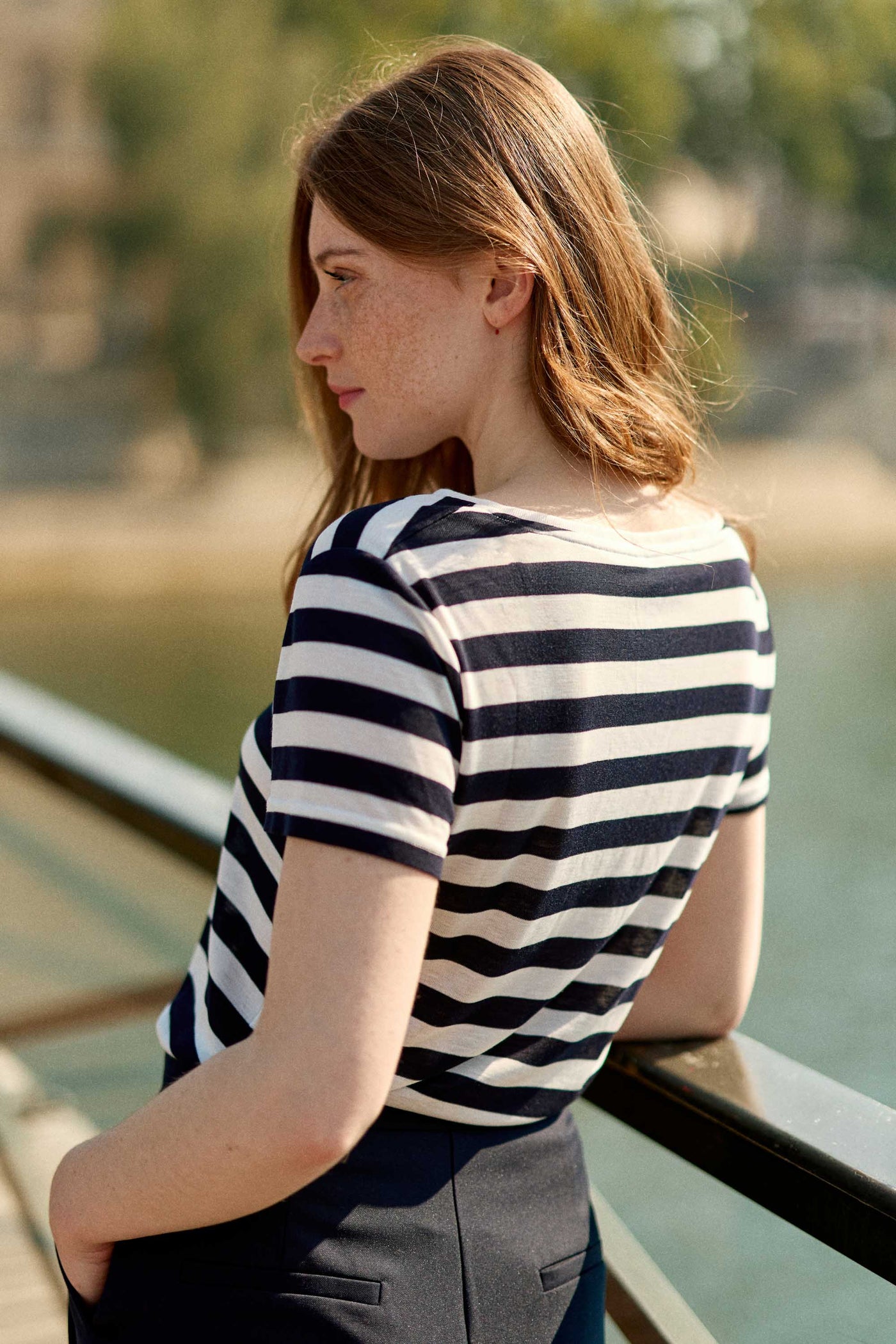T-shirt col V à rayures écru/marine - Elvie