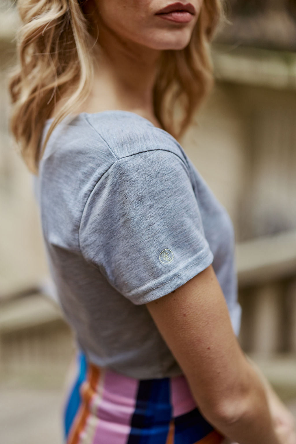 T-shirt col V gris - Elvie