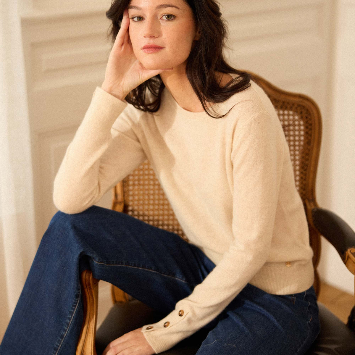 Pull Cropped 100% Cachemire Khaite - Couleur Petit Beige, Manches Cloche, Taille S