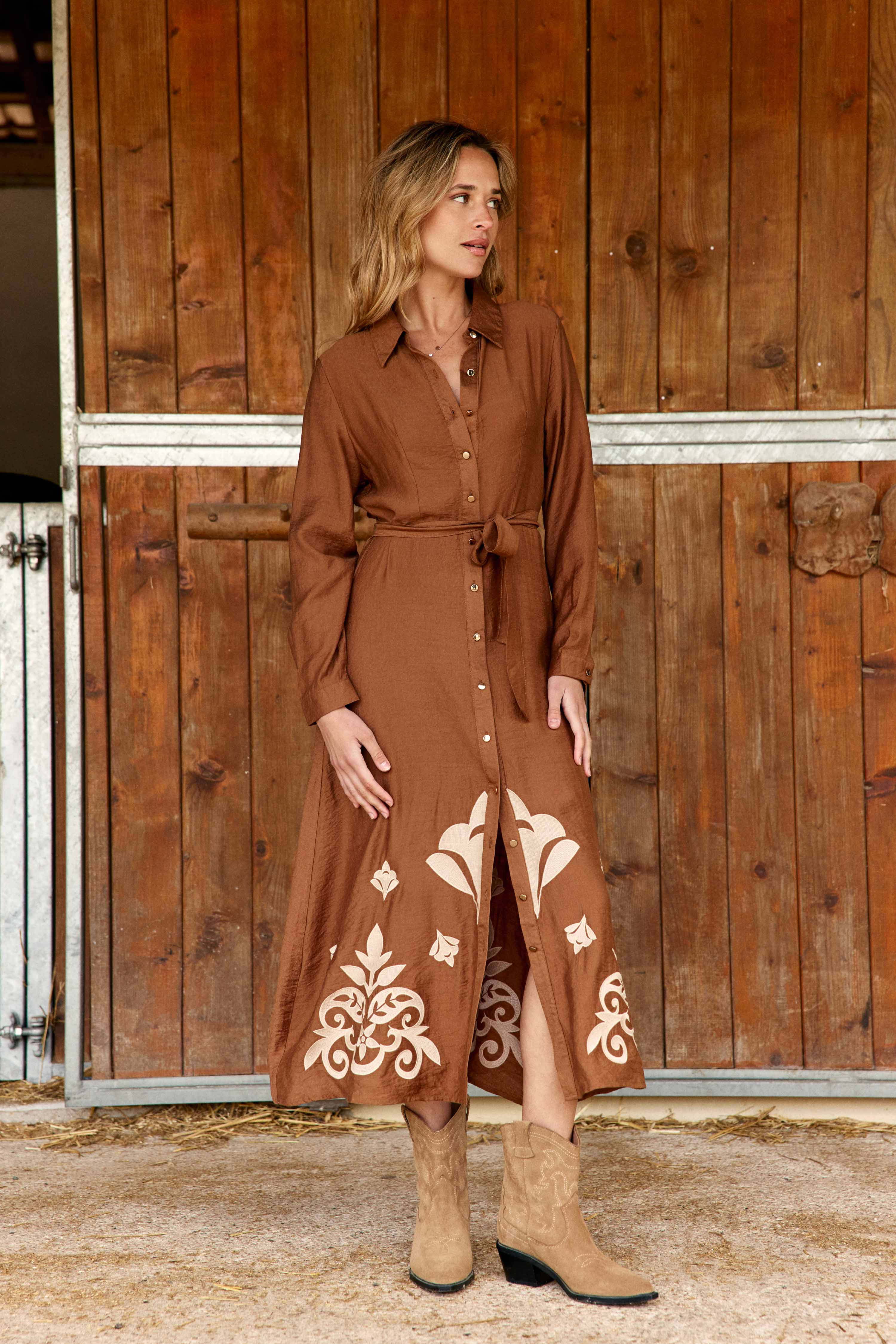 Roline - Robe chemise brodée