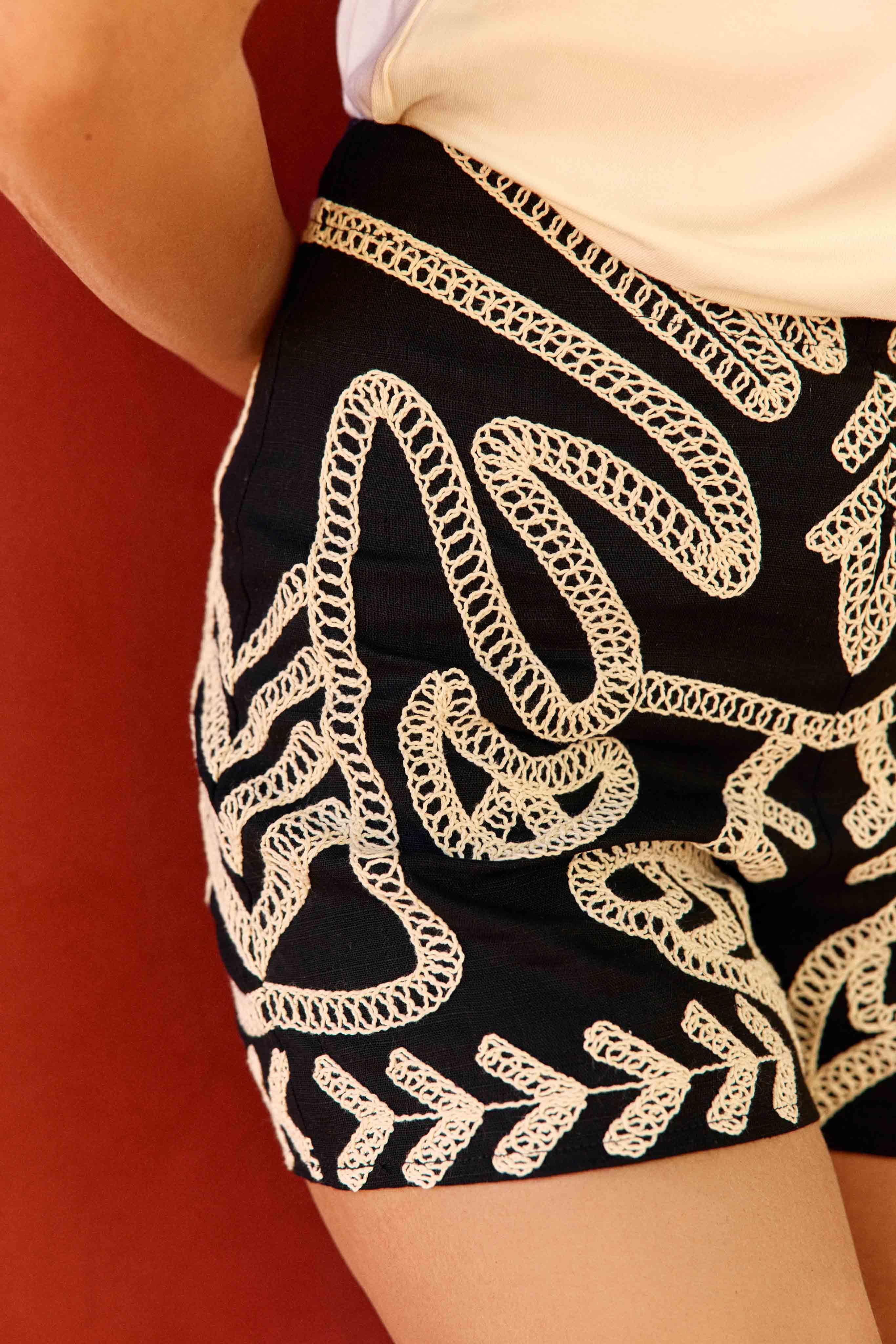 Shey - Embroidered shorts