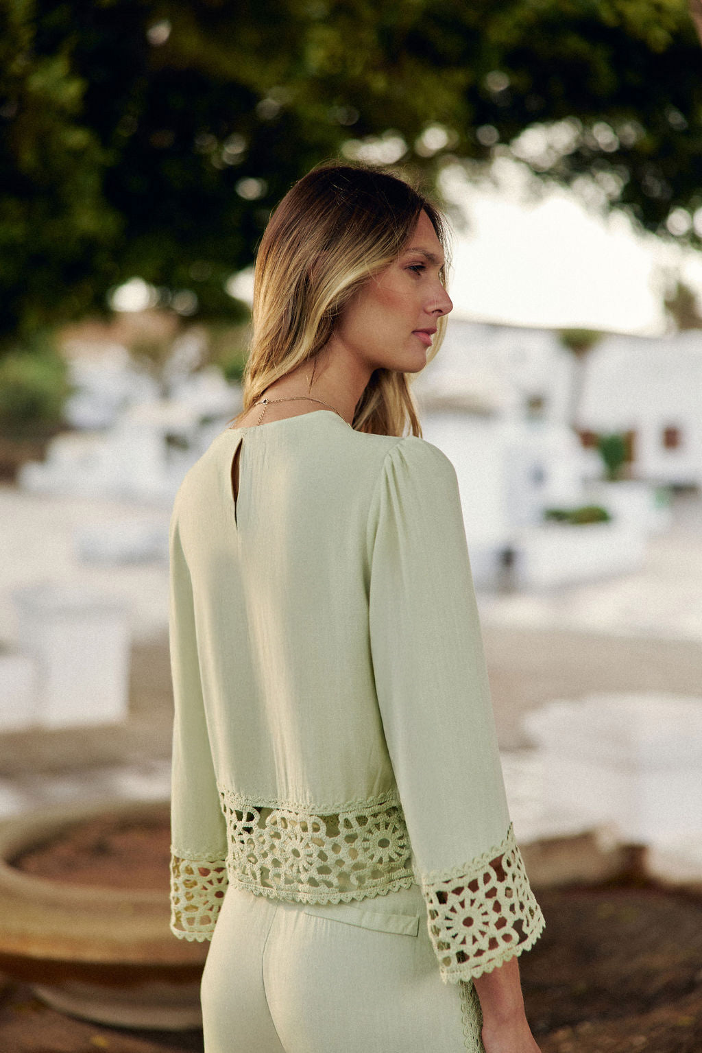Blouse droite en crochet vert amande - Tevy